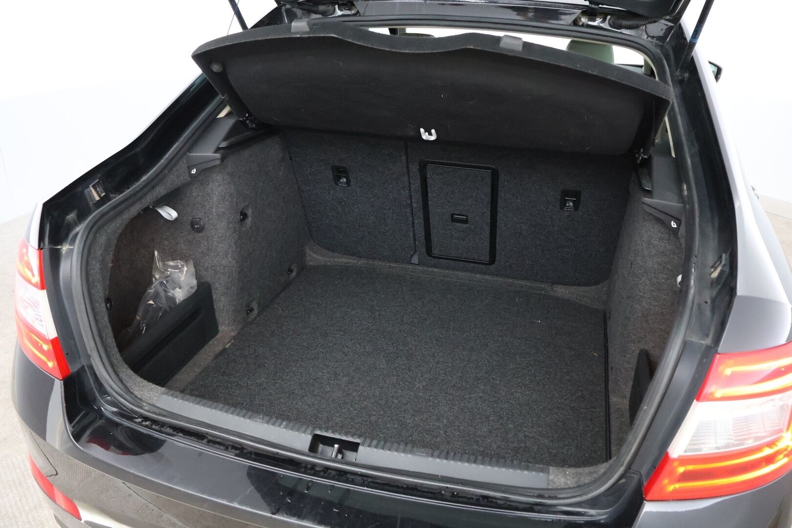 Skoda Octavia 2014 2,0 TDI Elegance DSG Autom. - Suomiauto / Webasto / Vetokoukku / Vakkari / Xenon / Juuri saapunut!