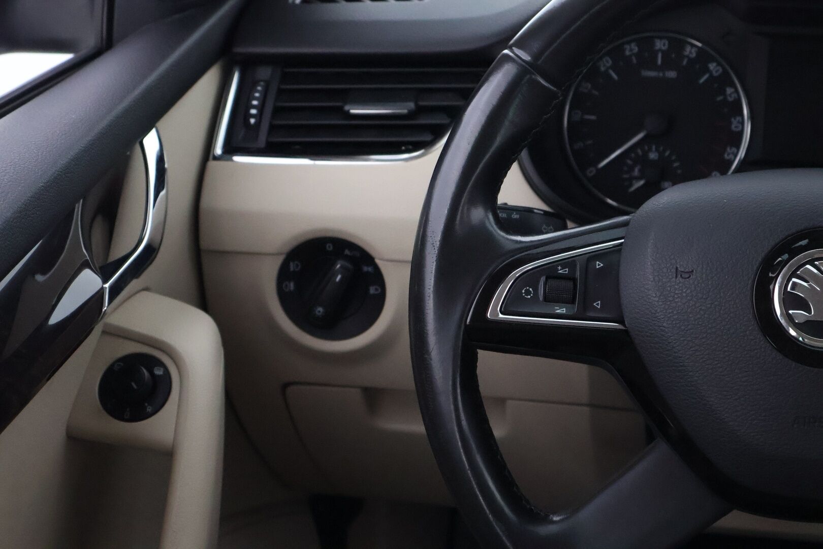 Skoda Octavia 2014 2,0 TDI Elegance DSG Autom. - Suomiauto / Webasto / Vetokoukku / Vakkari / Xenon / Juuri saapunut!