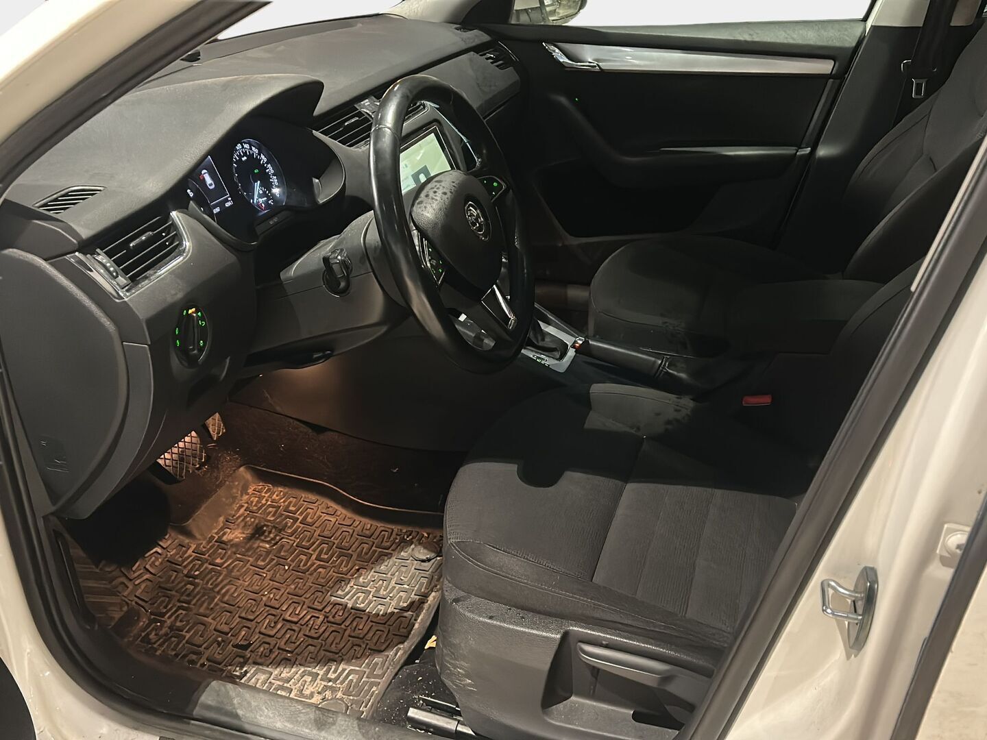 Skoda Octavia 2014 Combi 1,4 TSI Elegance DSG Autom.* Suomiauto / Panoraama / Vetokoukku / Lohko & Sisäpistoke / Vakkari - HULLU BLACKWEEK KORKOTARJOUS 2,49%