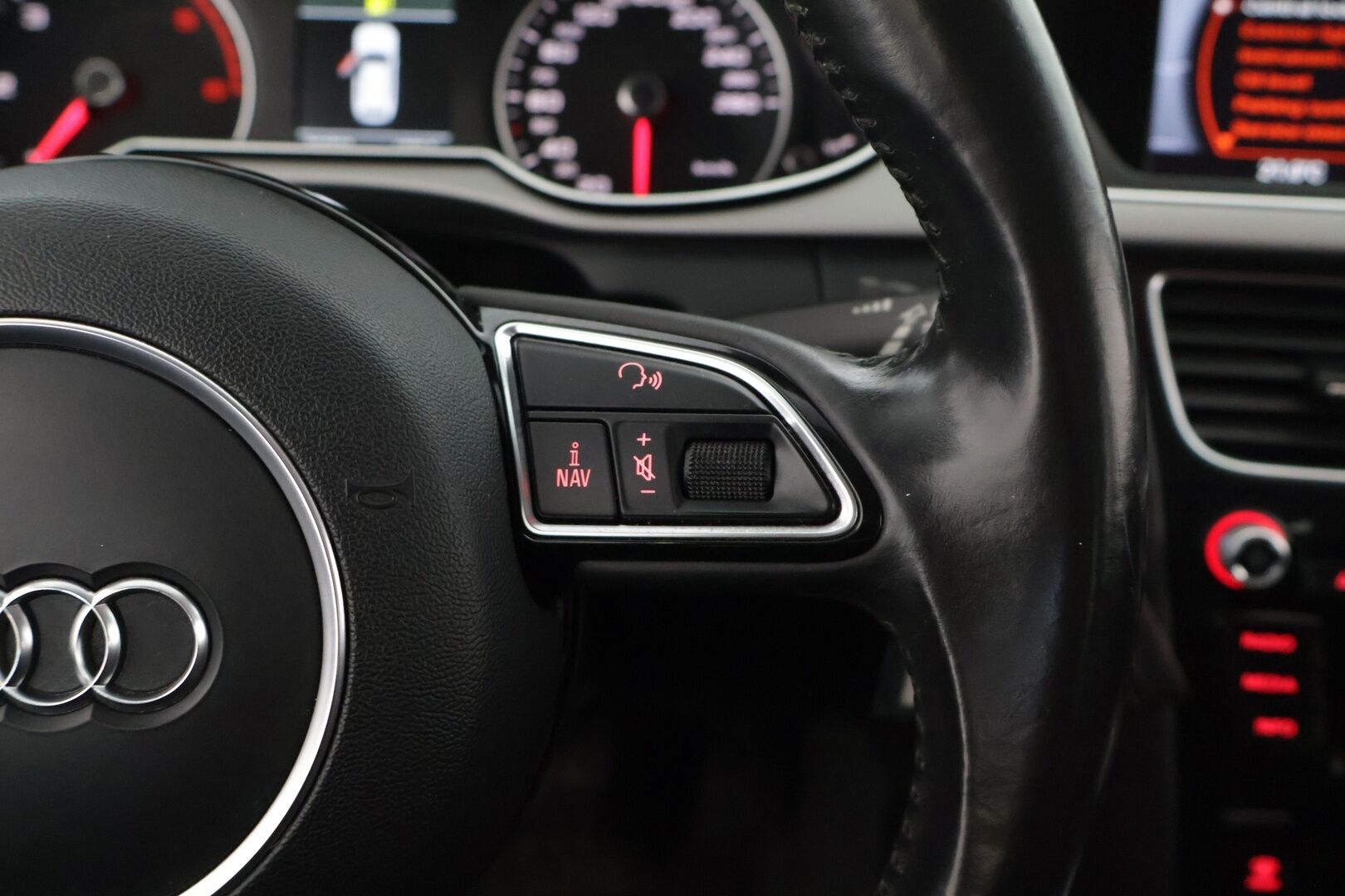 Audi A4 2014 Avant Land of quattro Edition 2,0 TDI 130 kW quattro S tronic * Vakkari / S-Line ulkopaketti / Sporttipenkit* - Suomi-auto*