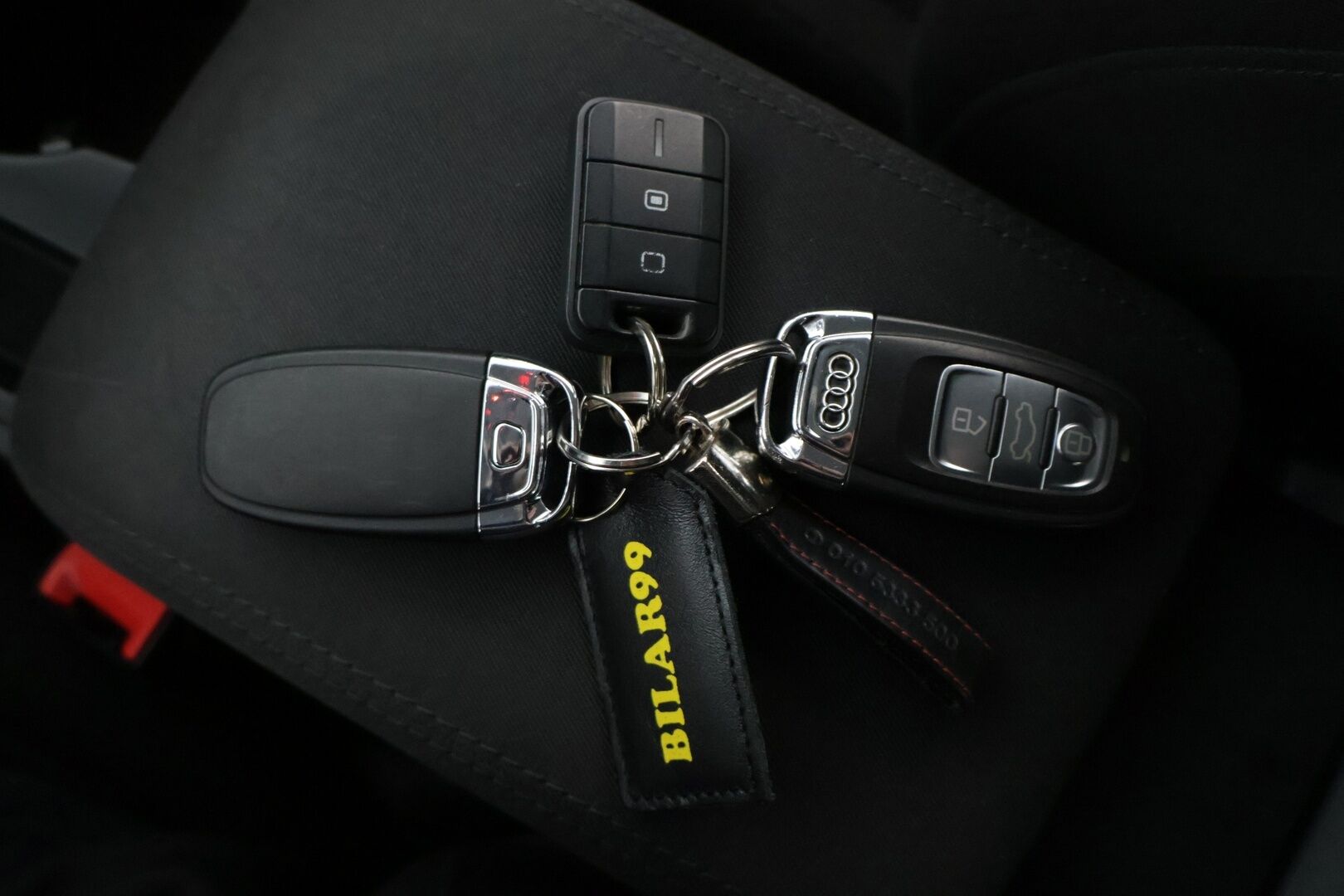 Audi A4 2014 Avant Land of quattro Edition 2,0 TDI 130 kW quattro S tronic * Vakkari / S-Line ulkopaketti / Sporttipenkit* - Suomi-auto*