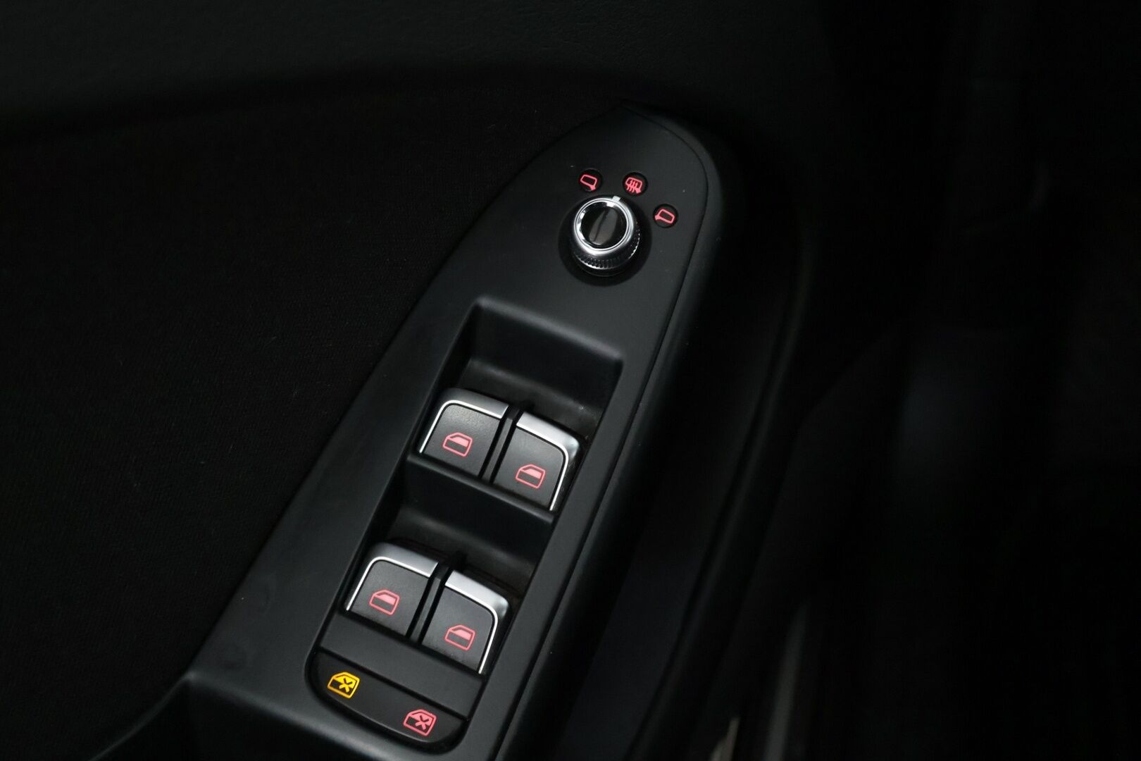 Audi A4 2014 Avant Land of quattro Edition 2,0 TDI 130 kW quattro S tronic * Vakkari / S-Line ulkopaketti / Sporttipenkit* - Suomi-auto*