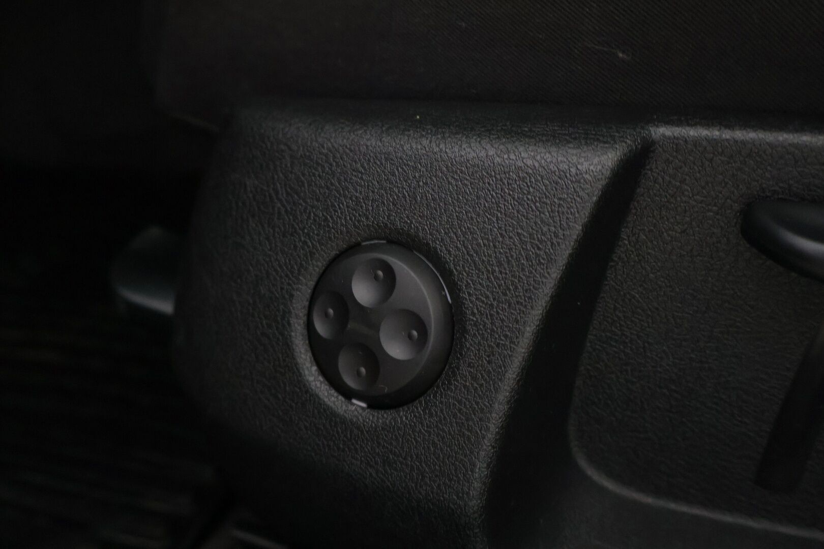 Audi A4 2014 Avant Land of quattro Edition 2,0 TDI 130 kW quattro S tronic * Vakkari / S-Line ulkopaketti / Sporttipenkit* - Suomi-auto*