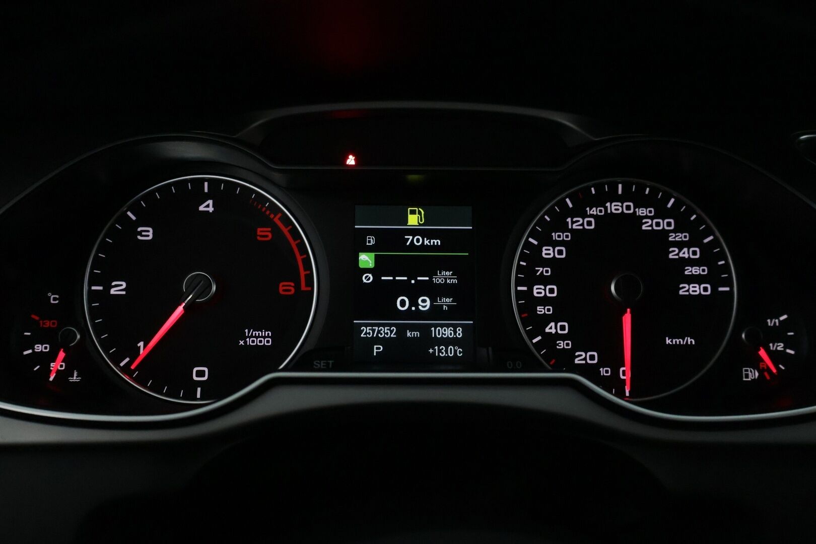 Audi A4 2014 Avant Land of quattro Edition 2,0 TDI 130 kW quattro S tronic * Vakkari / S-Line ulkopaketti / Sporttipenkit* - Suomi-auto*