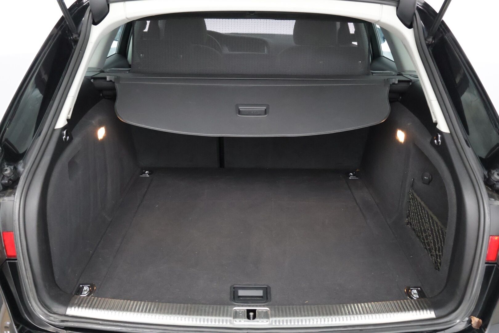 Audi A4 2014 Avant Land of quattro Edition 2,0 TDI 130 kW quattro S tronic * Vakkari / S-Line ulkopaketti / Sporttipenkit* - Suomi-auto*