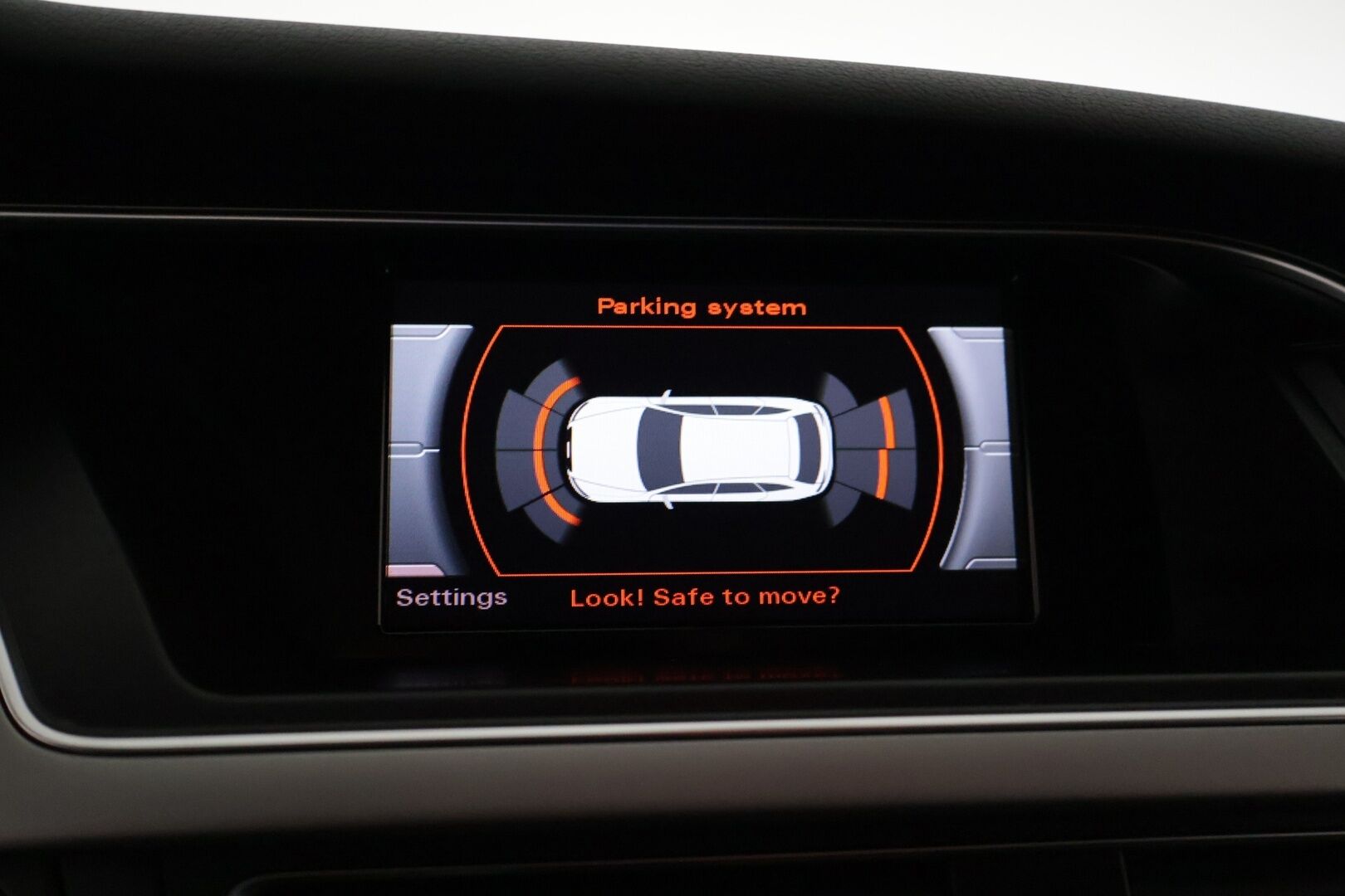 Audi A4 2014 Avant Land of quattro Edition 2,0 TDI 130 kW quattro S tronic * Vakkari / S-Line ulkopaketti / Sporttipenkit* - Suomi-auto*