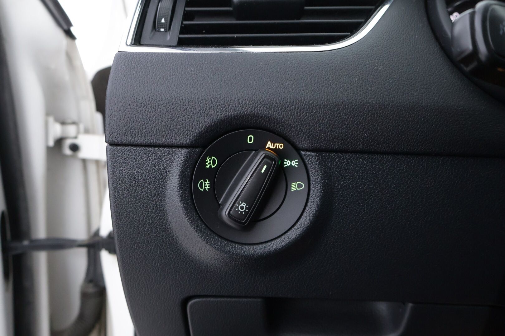 Skoda Octavia 2014 Combi 1,8 TSI Elegance DSG Autom.- YritysOutlet - Myydään vain yrityksille - – Tämä auto myydään YritysOutlet -valikoimasta vain yritykselle