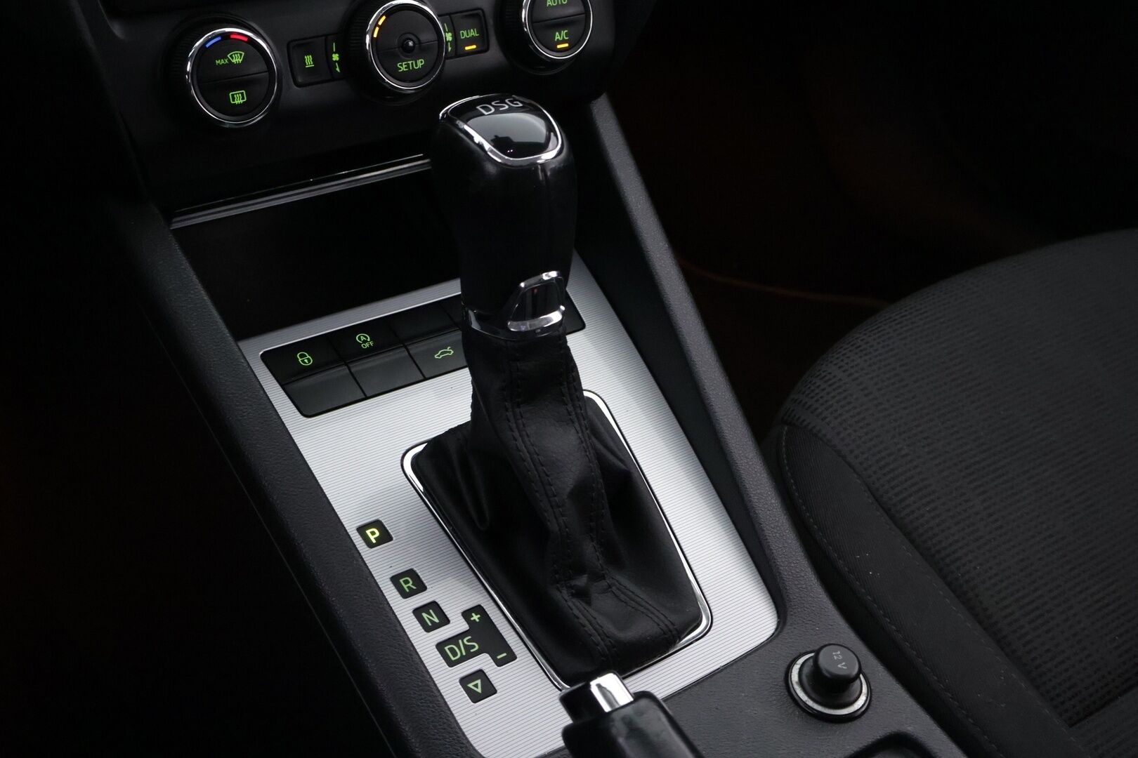 Skoda Octavia 2014 Combi 1,8 TSI Elegance DSG Autom.- YritysOutlet - Myydään vain yrityksille - – Tämä auto myydään YritysOutlet -valikoimasta vain yritykselle