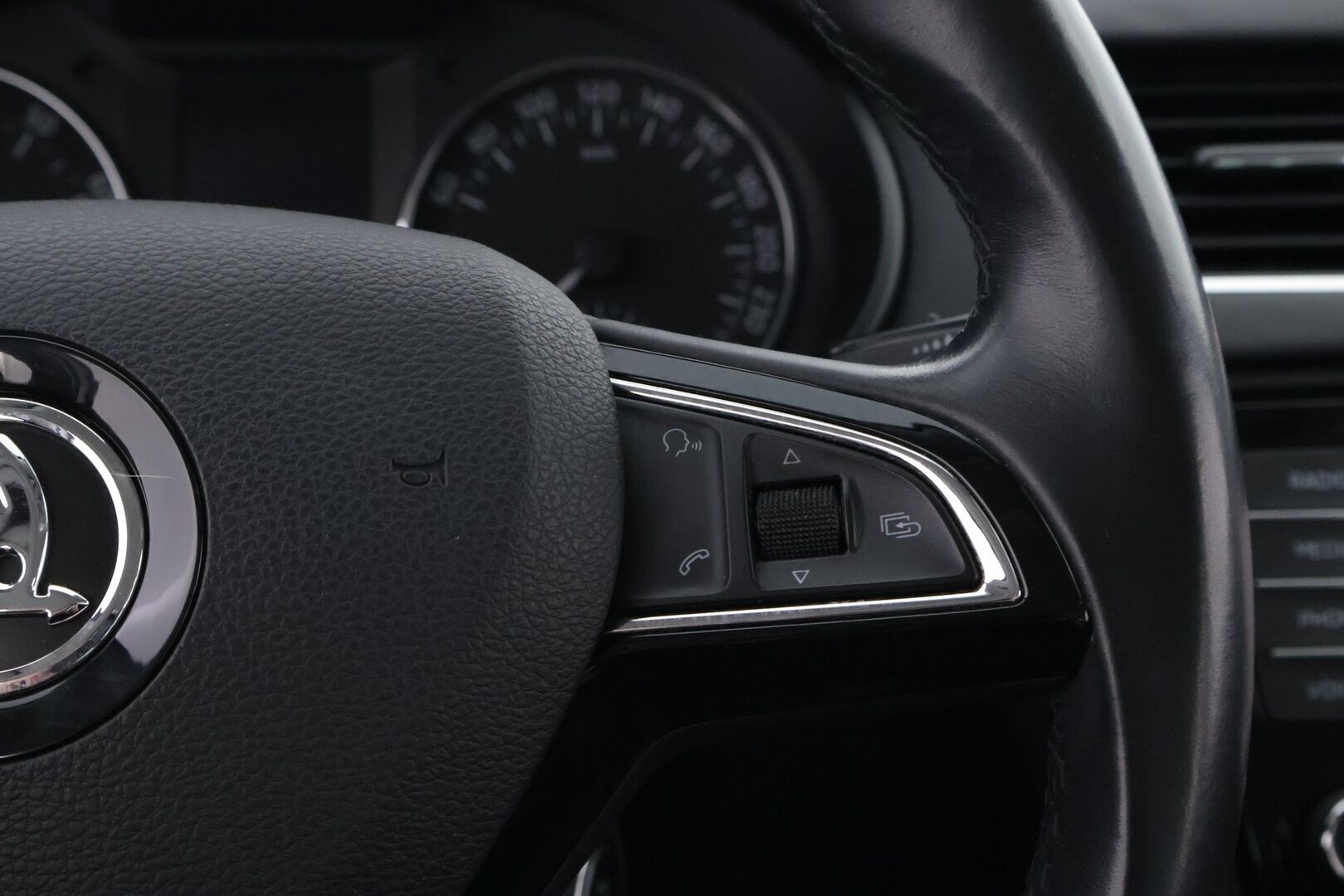 Skoda Octavia 2014 Combi 1,8 TSI Elegance DSG Autom.- YritysOutlet - Myydään vain yrityksille - – Tämä auto myydään YritysOutlet -valikoimasta vain yritykselle