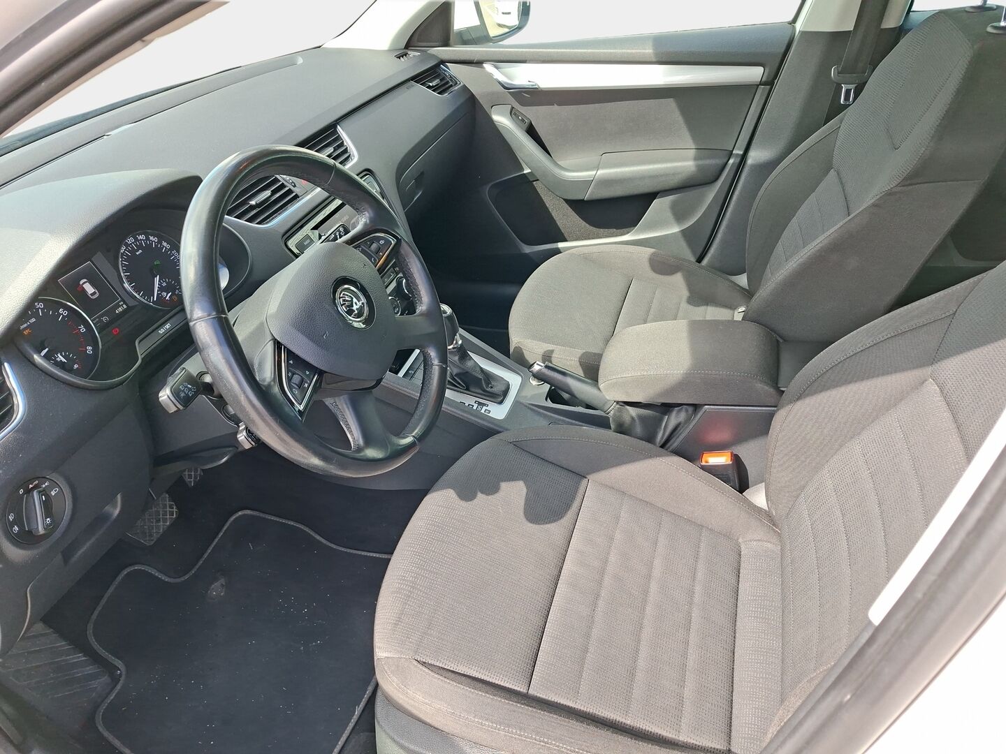 Skoda Octavia 2014 Combi 1,8 TSI Elegance DSG Autom.- YritysOutlet - Myydään vain yrityksille - – Tämä auto myydään YritysOutlet -valikoimasta vain yritykselle