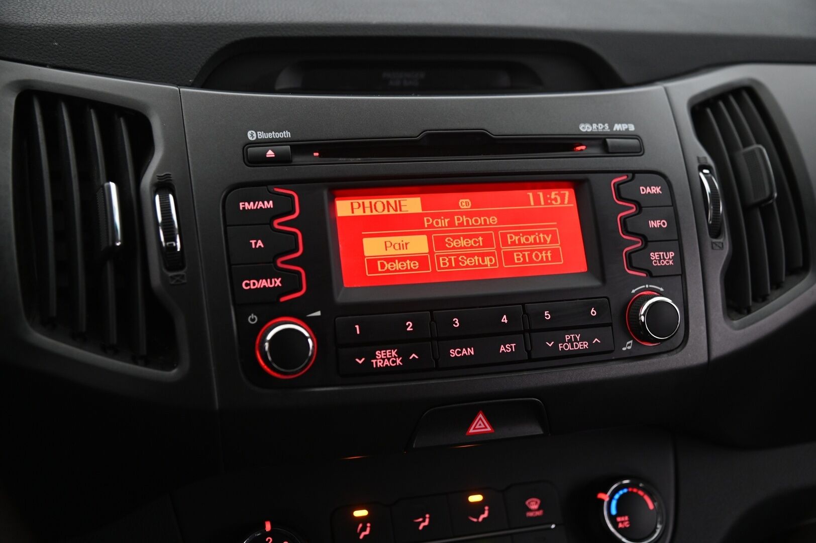 Kia Sportage 2014 1,6 ISG Urban LX EcoDynamics */ Suomi-auto / Vakkari / Lohkolämmitin / Huoltokirja / 2xRenkaat /* - Suomi-auto / 2x renkaat