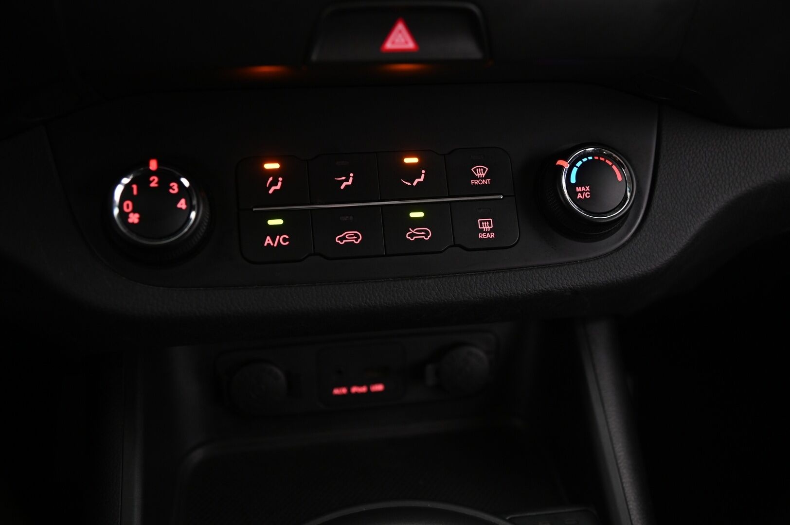 Kia Sportage 2014 1,6 ISG Urban LX EcoDynamics */ Suomi-auto / Vakkari / Lohkolämmitin / Huoltokirja / 2xRenkaat /* - Suomi-auto / 2x renkaat