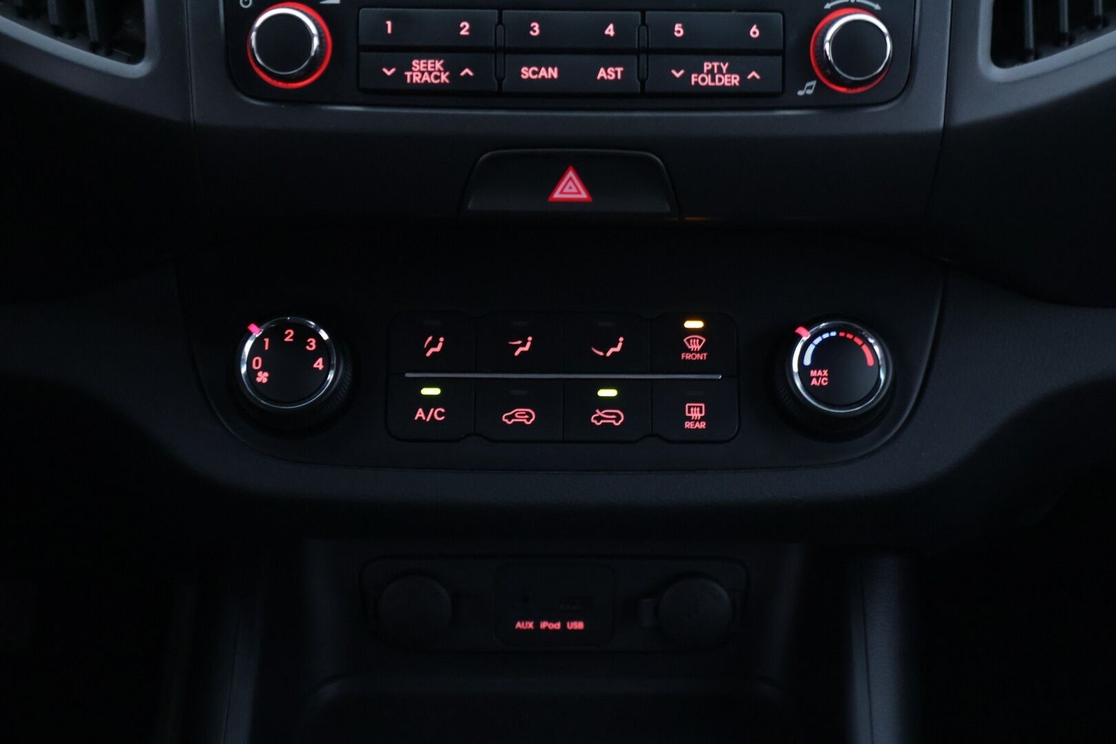 Kia Sportage 2014 1,6 ISG Urban LX EcoDynamics */ Suomi-auto / Vakkari / Lohkolämmitin / Huoltokirja / 2xRenkaat /* - Suomi-auto / 2x renkaat