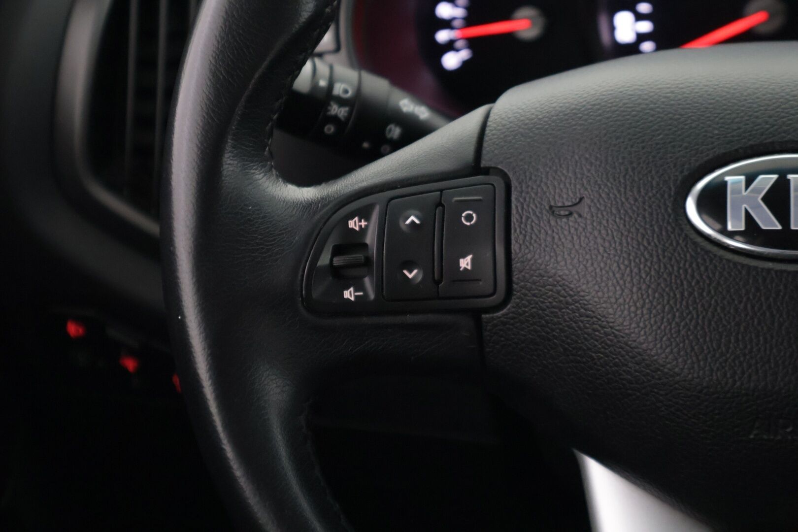 Kia Sportage 2014 1,6 ISG Urban LX EcoDynamics */ Suomi-auto / Vakkari / Lohkolämmitin / Huoltokirja / 2xRenkaat /* - Suomi-auto / 2x renkaat