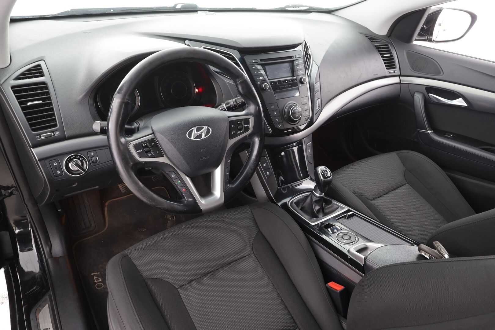 Hyundai i40 2013 Wagon 2,0 GDI 6MT Style Business - Suomi-auto | 2x renkaat | KeyLessGo | Panorama | Vetokoukku
