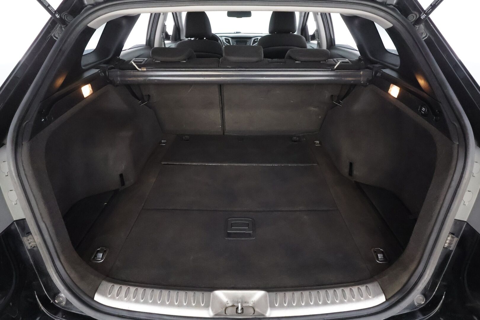 Hyundai i40 2013 Wagon 2,0 GDI 6MT Style Business - Suomi-auto | 2x renkaat | KeyLessGo | Panorama | Vetokoukku