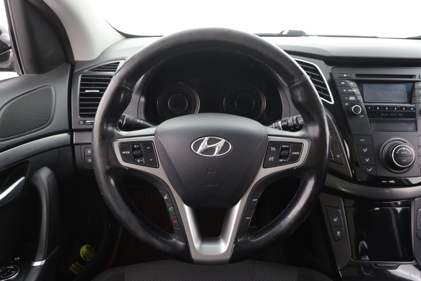 Hyundai i40 2013 Wagon 2,0 GDI 6MT Style Business - Suomi-auto | 2x renkaat | KeyLessGo | Panorama | Vetokoukku