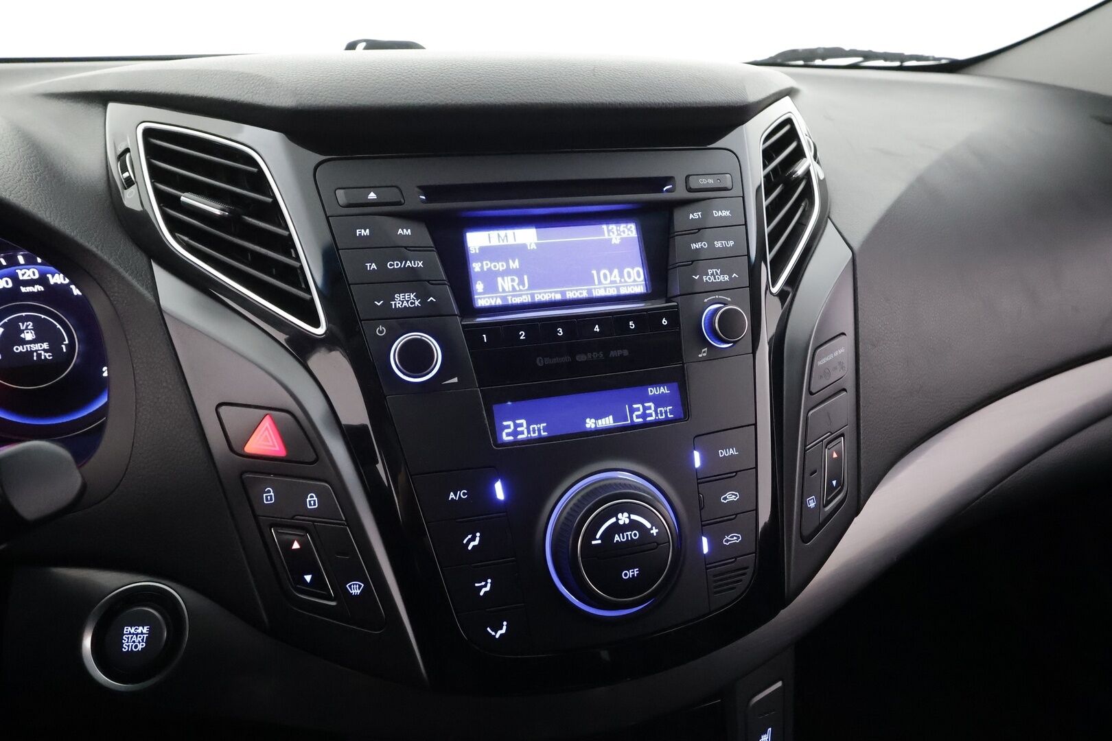 Hyundai i40 2013 Wagon 2,0 GDI 6MT Style Business - Suomi-auto | 2x renkaat | KeyLessGo | Panorama | Vetokoukku