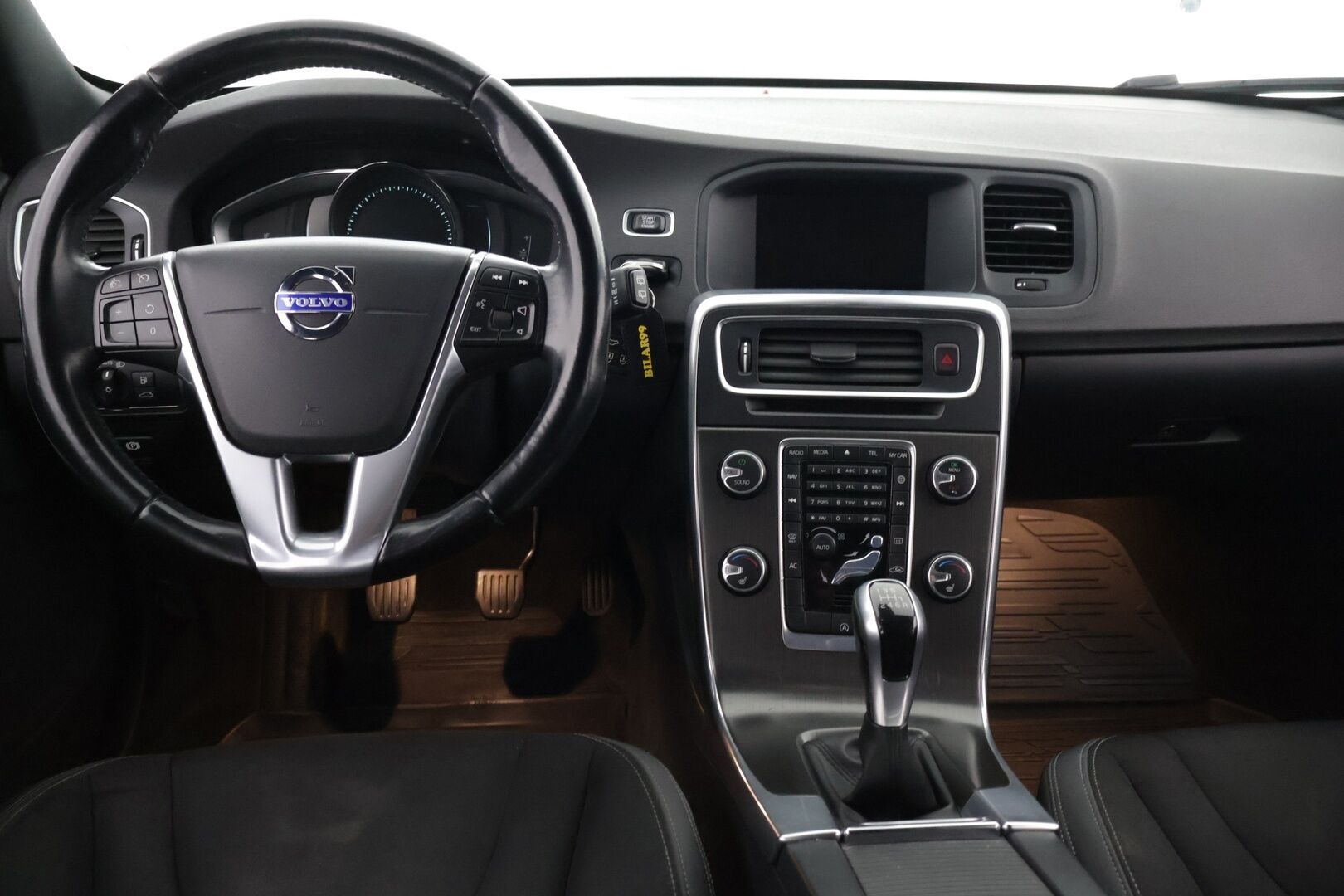 Volvo V60 2014 D4 Business - Vetokoukku | Webasto | Vakkari | Tutka | Navi