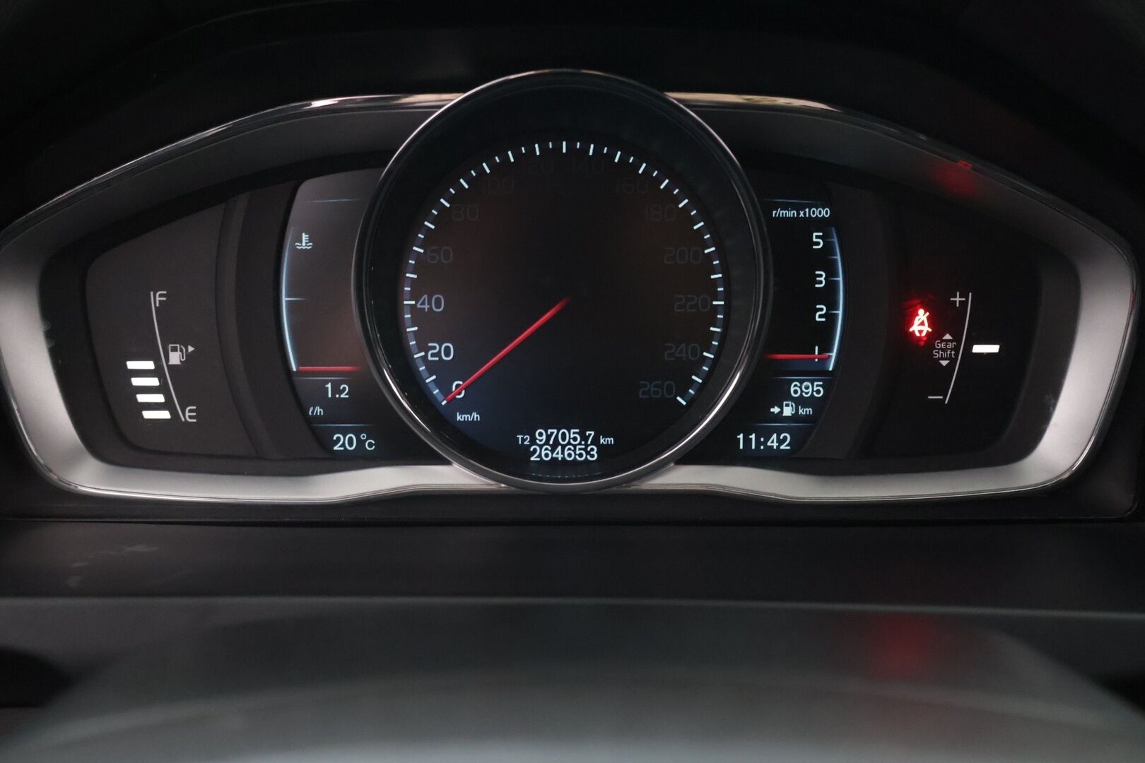 Volvo V60 2014 D4 Business - Vetokoukku | Webasto | Vakkari | Tutka | Navi