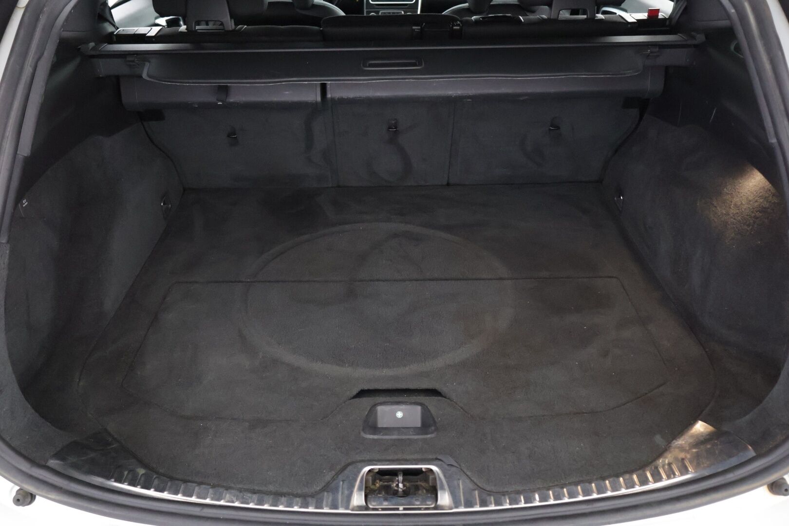 Volvo V60 2014 D4 Business - Vetokoukku | Webasto | Vakkari | Tutka | Navi