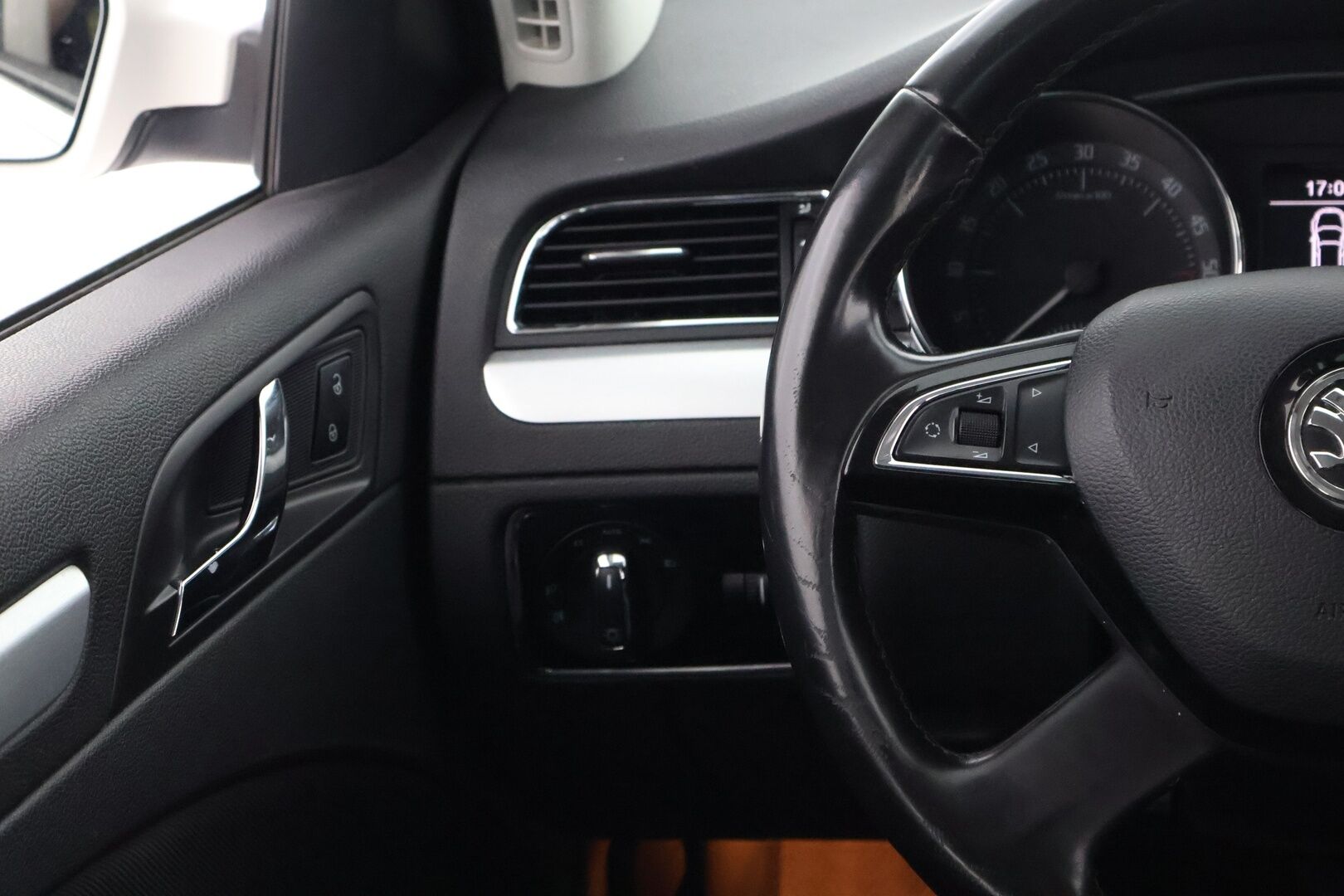 Skoda Superb 2014 Combi 2,0 TDI 170 4x4 Ambition Business DSG Autom. - Suomiauto / Navi / KeylessGo / Peruutustutkat / Lohko & Sisäpistoke / Xenon / Sähköluukku / Juuri tullut Tampereelle!