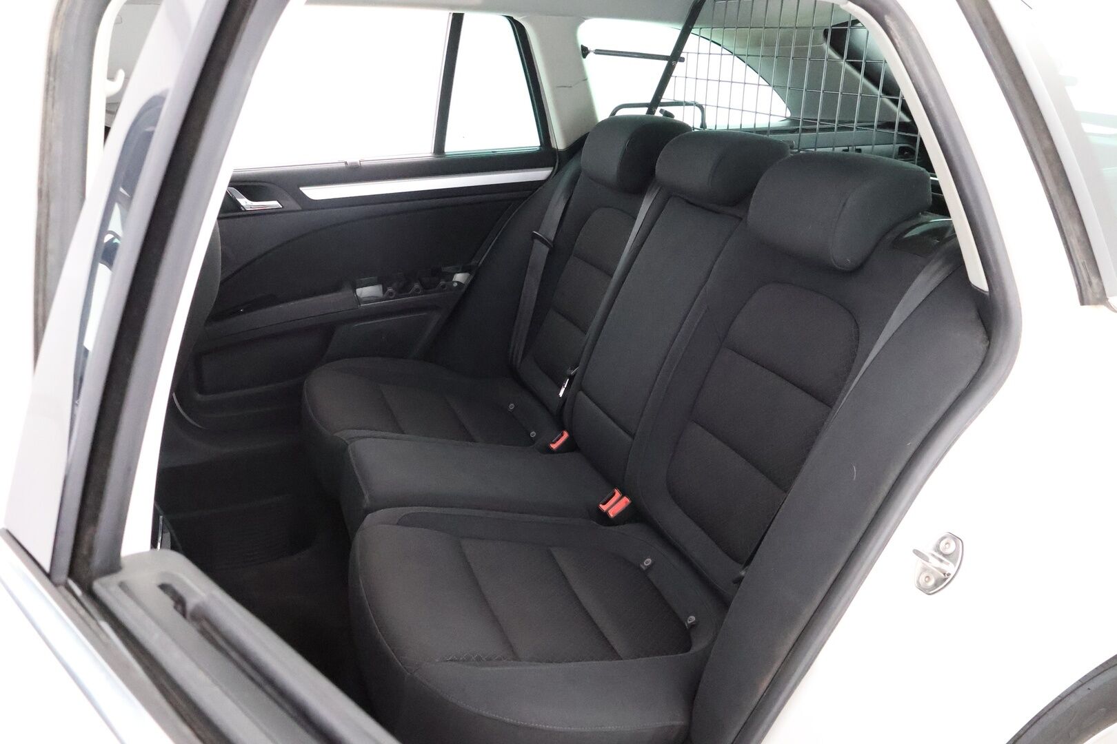 Skoda Superb 2014 Combi 2,0 TDI 170 4x4 Ambition Business DSG Autom. - Suomiauto / Navi / KeylessGo / Peruutustutkat / Lohko & Sisäpistoke / Xenon / Sähköluukku / Juuri tullut Tampereelle!