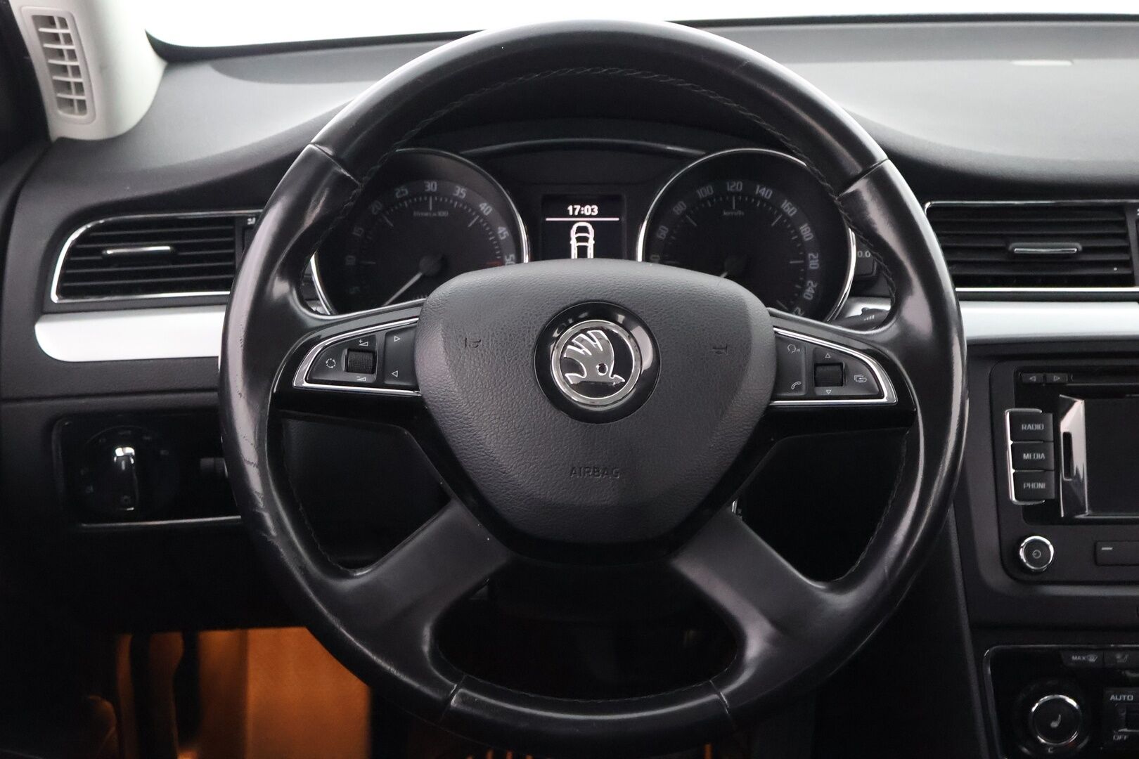 Skoda Superb 2014 Combi 2,0 TDI 170 4x4 Ambition Business DSG Autom. - Suomiauto / Navi / KeylessGo / Peruutustutkat / Lohko & Sisäpistoke / Xenon / Sähköluukku / Juuri tullut Tampereelle!