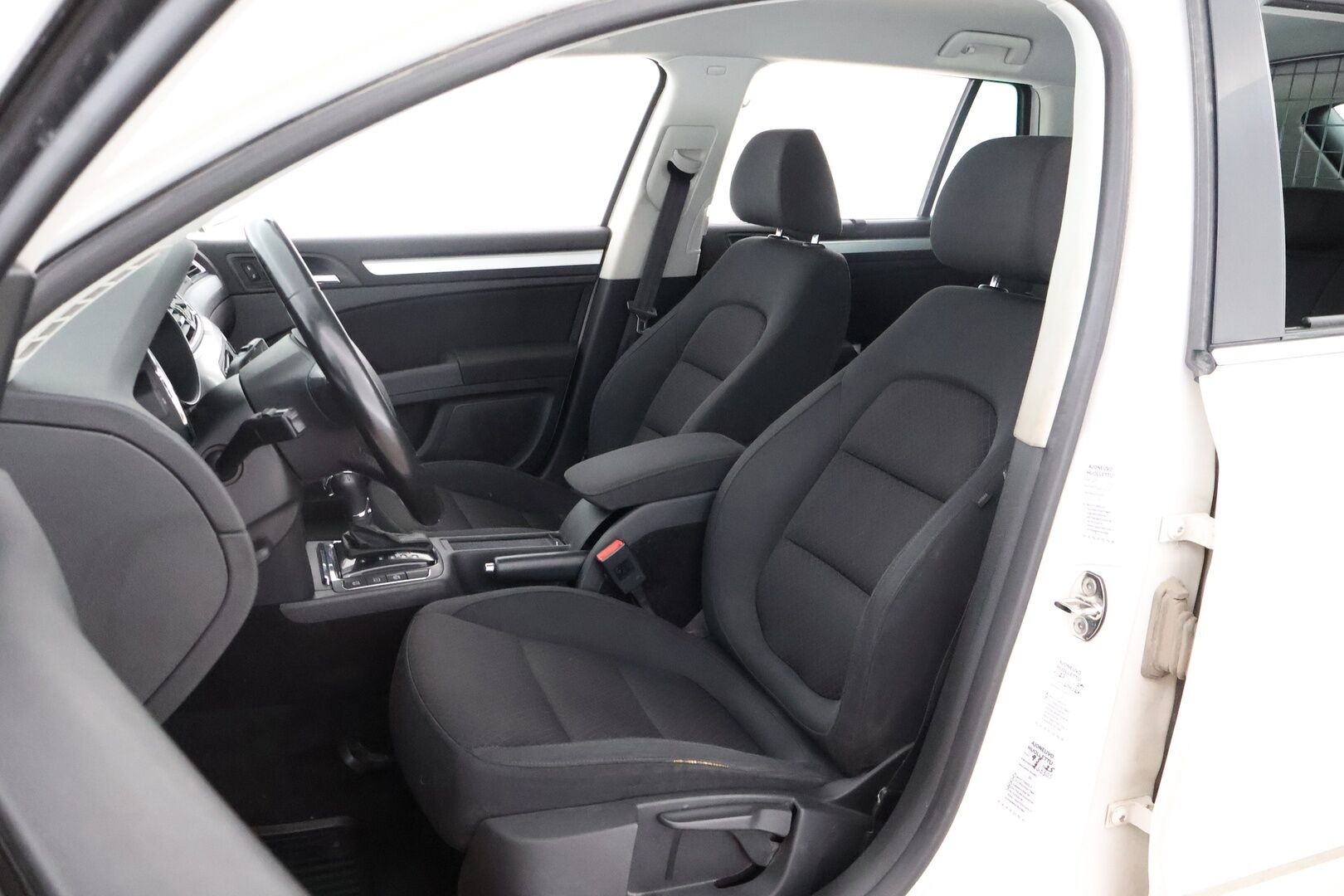 Skoda Superb 2014 Combi 2,0 TDI 170 4x4 Ambition Business DSG Autom. - Suomiauto / Navi / KeylessGo / Peruutustutkat / Lohko & Sisäpistoke / Xenon / Sähköluukku / Juuri tullut Tampereelle!