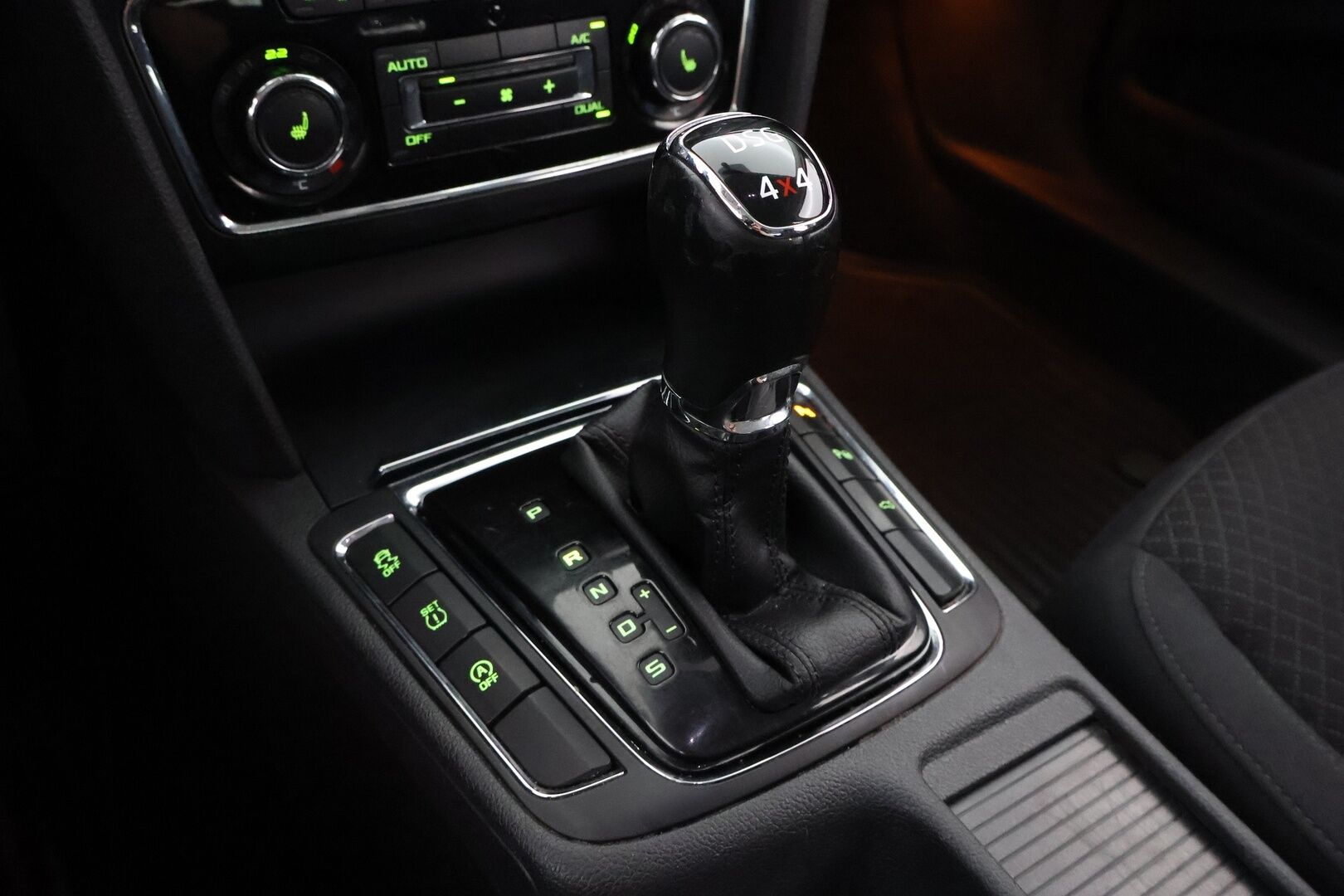 Skoda Superb 2014 Combi 2,0 TDI 170 4x4 Ambition Business DSG Autom. - Suomiauto / Navi / KeylessGo / Peruutustutkat / Lohko & Sisäpistoke / Xenon / Sähköluukku / Juuri tullut Tampereelle!