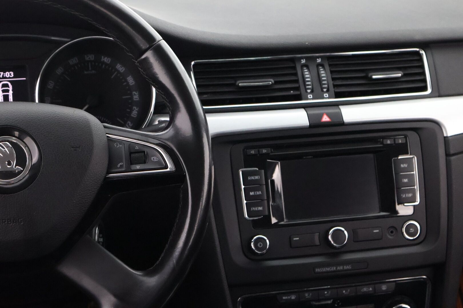 Skoda Superb 2014 Combi 2,0 TDI 170 4x4 Ambition Business DSG Autom. - Suomiauto / Navi / KeylessGo / Peruutustutkat / Lohko & Sisäpistoke / Xenon / Sähköluukku / Juuri tullut Tampereelle!