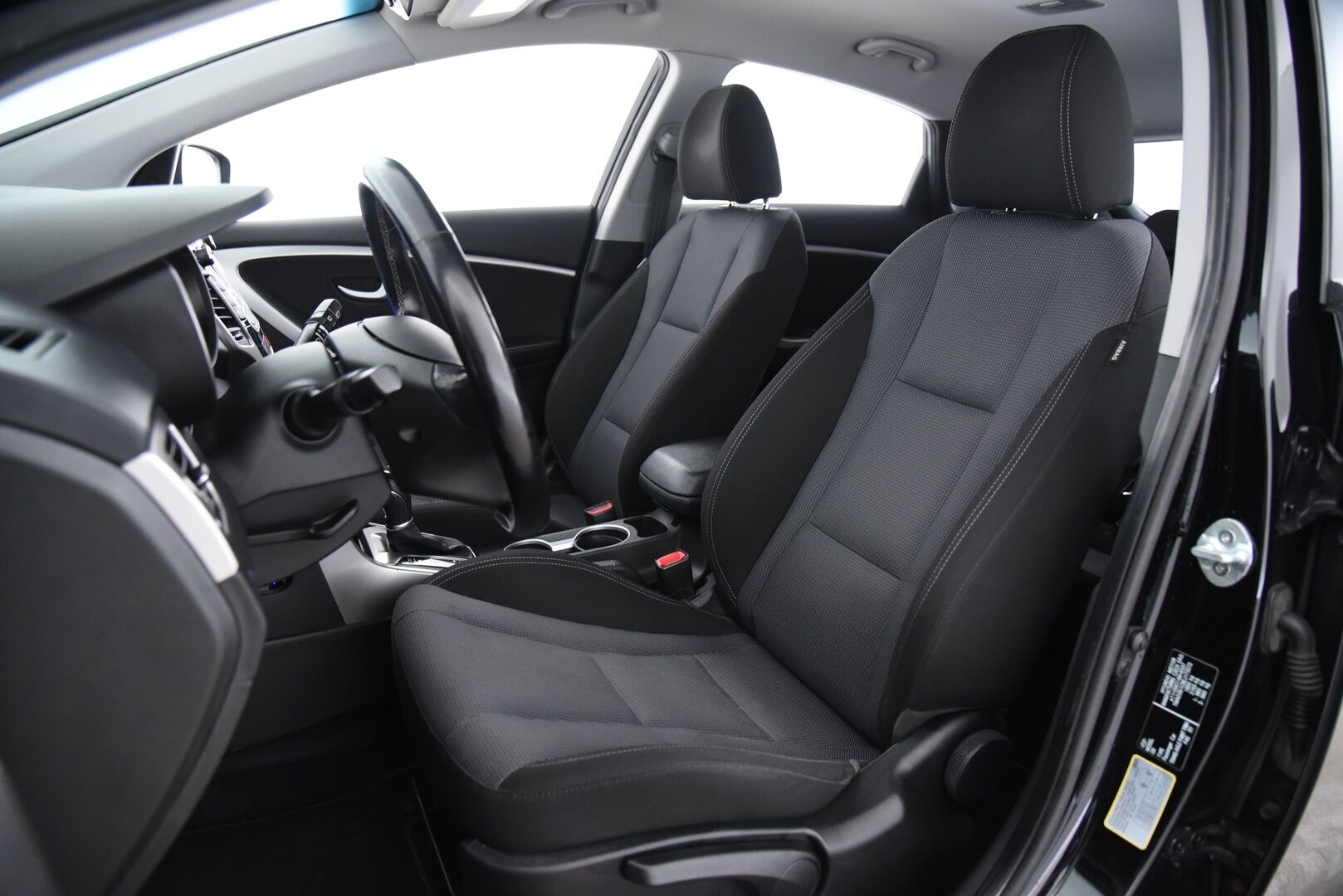 Hyundai i30 5d 2014 1,6 GDI 6AT Comfort Plus * Koukku / Vakkari / Lohkolämmitin / Ratinlämmitin * - 2-Om Suomi-auto / Siisti huoltohistoria & hiljattain huollettu / 2x vanteet hyvillä renkailla - HULLUT AVAJAISHULINAT KORKOTARJOUS 3,29 %