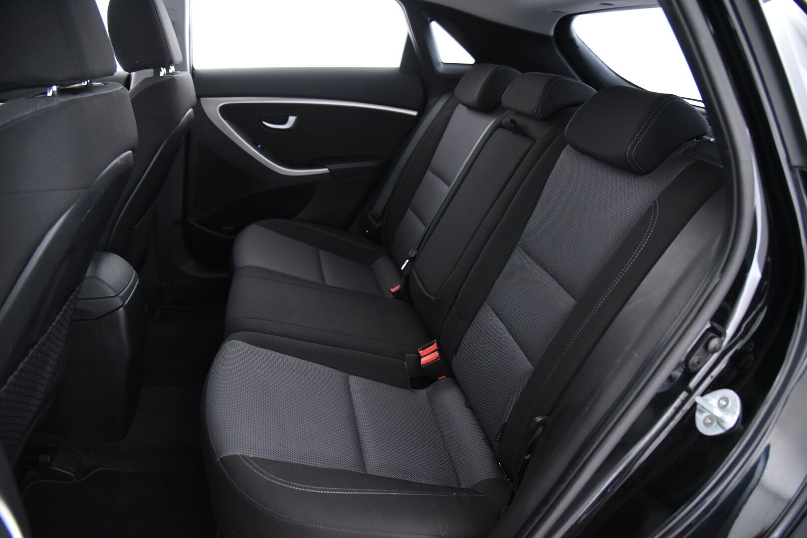 Hyundai i30 5d 2014 1,6 GDI 6AT Comfort Plus * Koukku / Vakkari / Lohkolämmitin / Ratinlämmitin * - 2-Om Suomi-auto / Siisti huoltohistoria & hiljattain huollettu / 2x vanteet hyvillä renkailla - HULLUT AVAJAISHULINAT KORKOTARJOUS 3,29 %