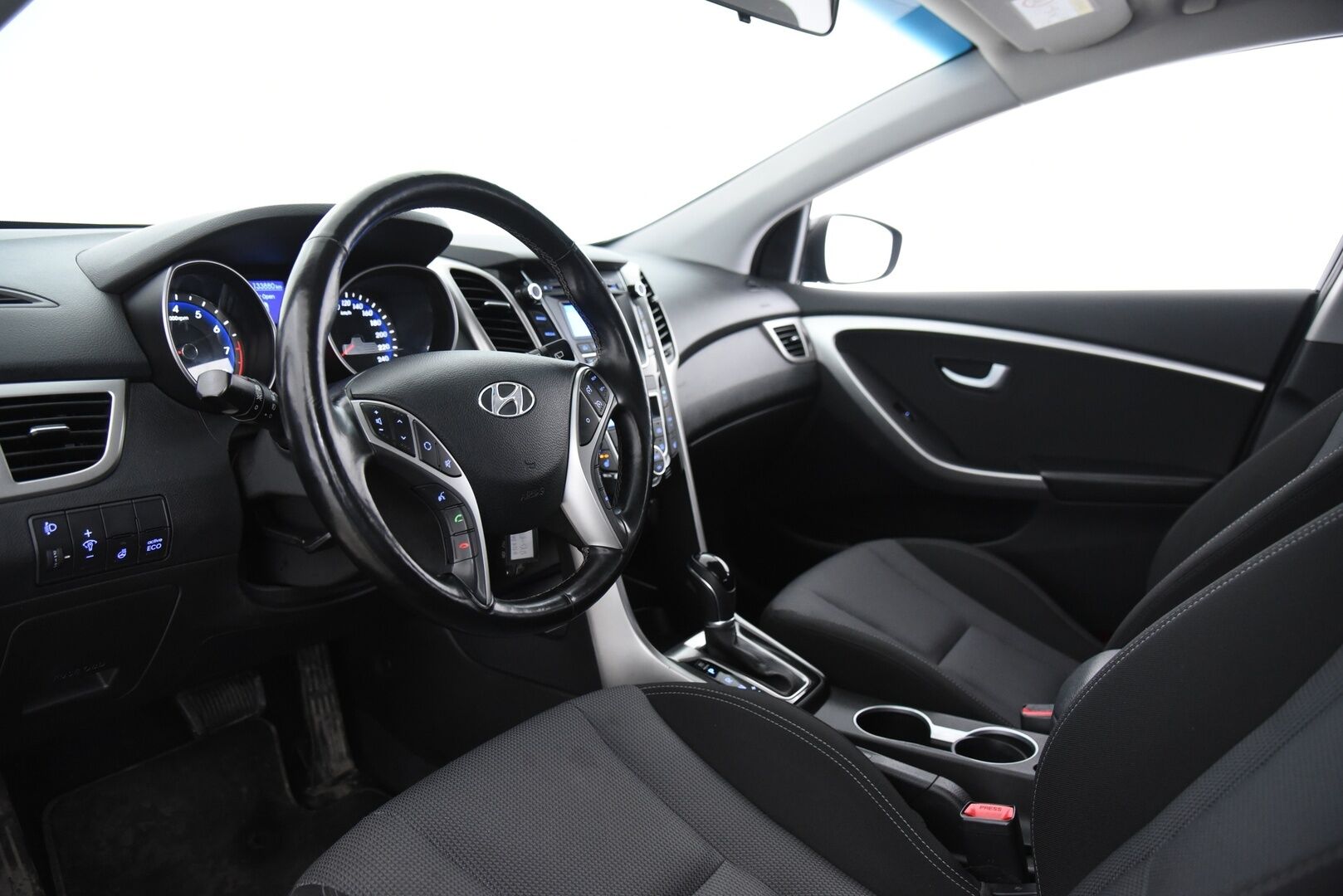 Hyundai i30 5d 2014 1,6 GDI 6AT Comfort Plus / Koukku / Vakkari / Lohkolämmitin / Ratinlämmitin - 2-Om Suomi-auto / Siisti huoltohistoria & hiljattain huollettu / 2x vanteet hyvillä renkailla! 