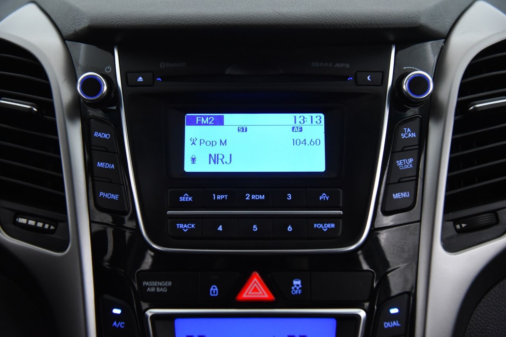 Hyundai i30 5d 2014 1,6 GDI 6AT Comfort Plus * Koukku / Vakkari / Lohkolämmitin / Ratinlämmitin * - 2-Om Suomi-auto / Siisti huoltohistoria & hiljattain huollettu / 2x vanteet hyvillä renkailla - HULLUT AVAJAISHULINAT KORKOTARJOUS 3,29 %