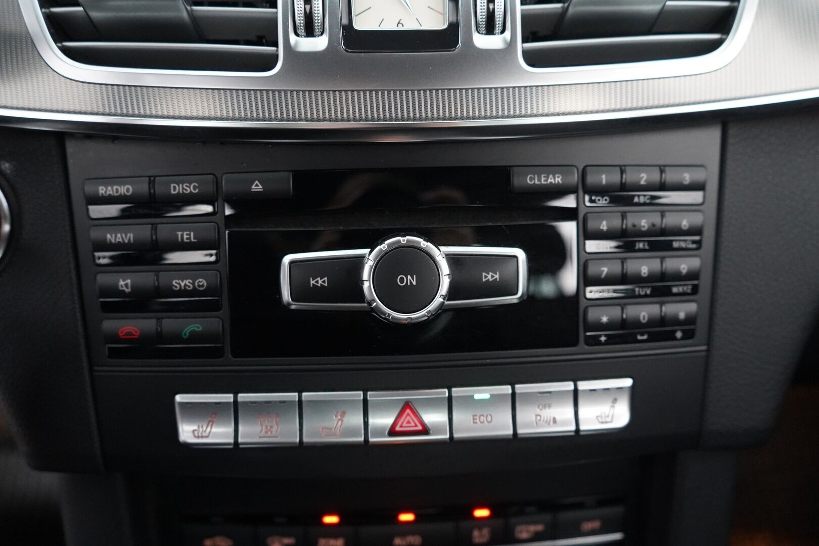 Mercedes-Benz E 2014 220 CDI BE A Premium Business - Ortopedi | Webasto | Tutkat | Puolinahat | Kahdet renkaat alumiinivantein | Säntillinen huoltokirja | Viimeisin huolto 331tkm | Suomi-auto