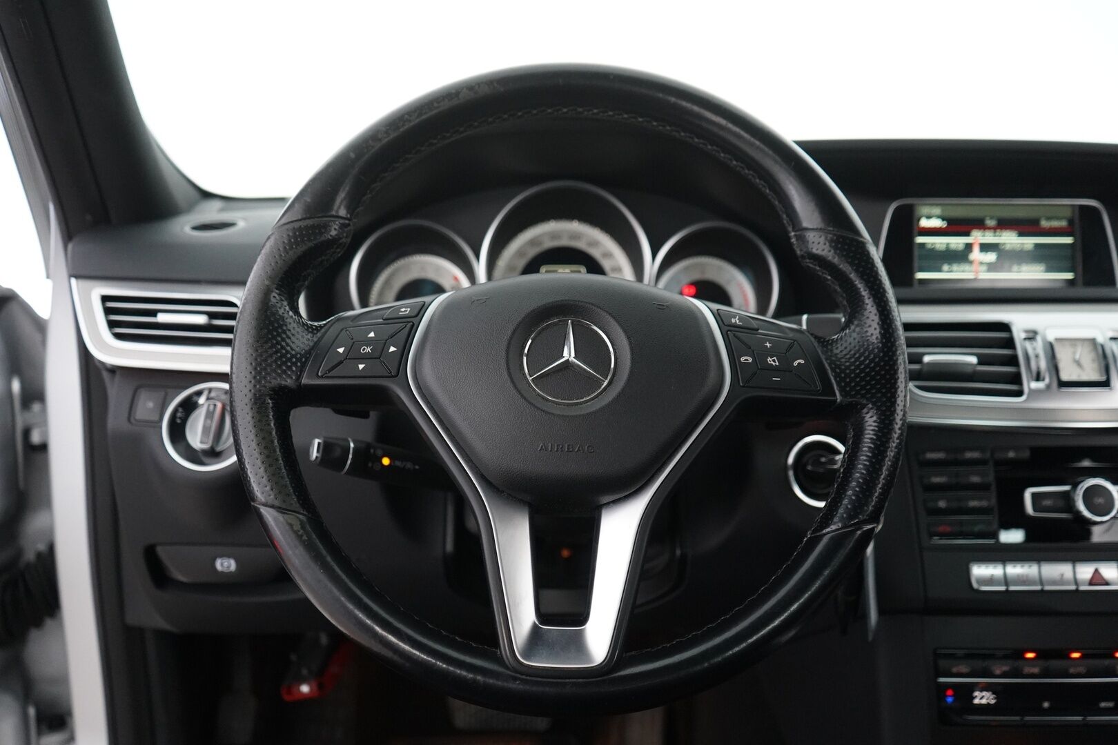 Mercedes-Benz E 2014 220 CDI BE A Premium Business - Ortopedi | Webasto | Tutkat | Puolinahat | Kahdet renkaat alumiinivantein | Säntillinen huoltokirja | Viimeisin huolto 331tkm | Suomi-auto