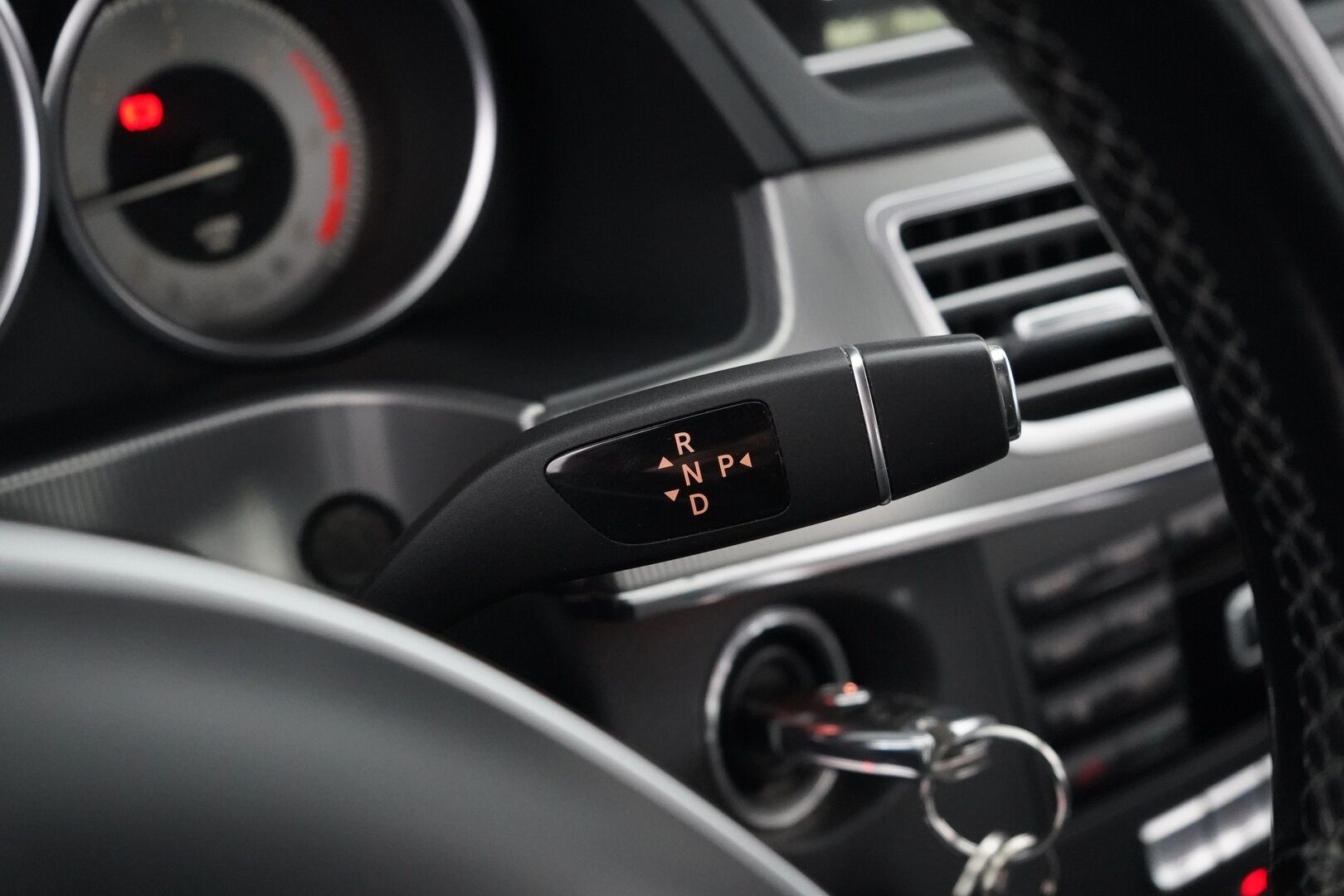 Mercedes-Benz E 2014 220 CDI BE A Premium Business - Ortopedi | Webasto | Tutkat | Puolinahat | Kahdet renkaat alumiinivantein | Säntillinen huoltokirja | Viimeisin huolto 331tkm | Suomi-auto