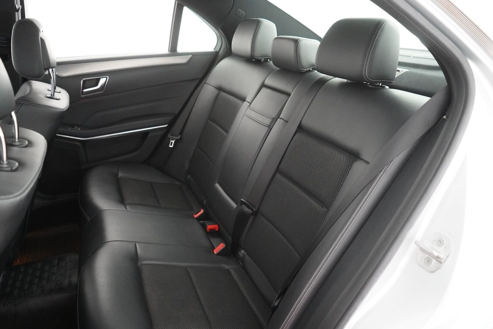 Mercedes-Benz E 2014 220 CDI BE A Premium Business - Ortopedi | Webasto | Tutkat | Puolinahat | Kahdet renkaat alumiinivantein | Säntillinen huoltokirja | Viimeisin huolto 331tkm | Suomi-auto
