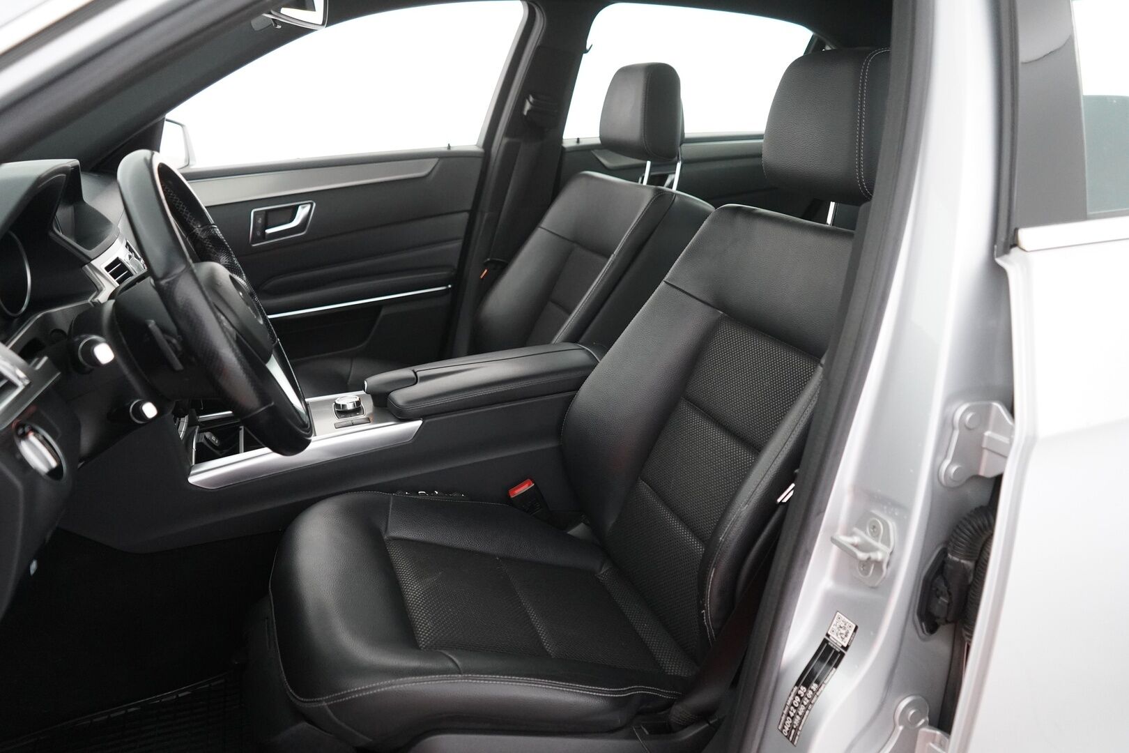 Mercedes-Benz E 2014 220 CDI BE A Premium Business - Ortopedi | Webasto | Tutkat | Puolinahat | Kahdet renkaat alumiinivantein | Säntillinen huoltokirja | Viimeisin huolto 331tkm | Suomi-auto