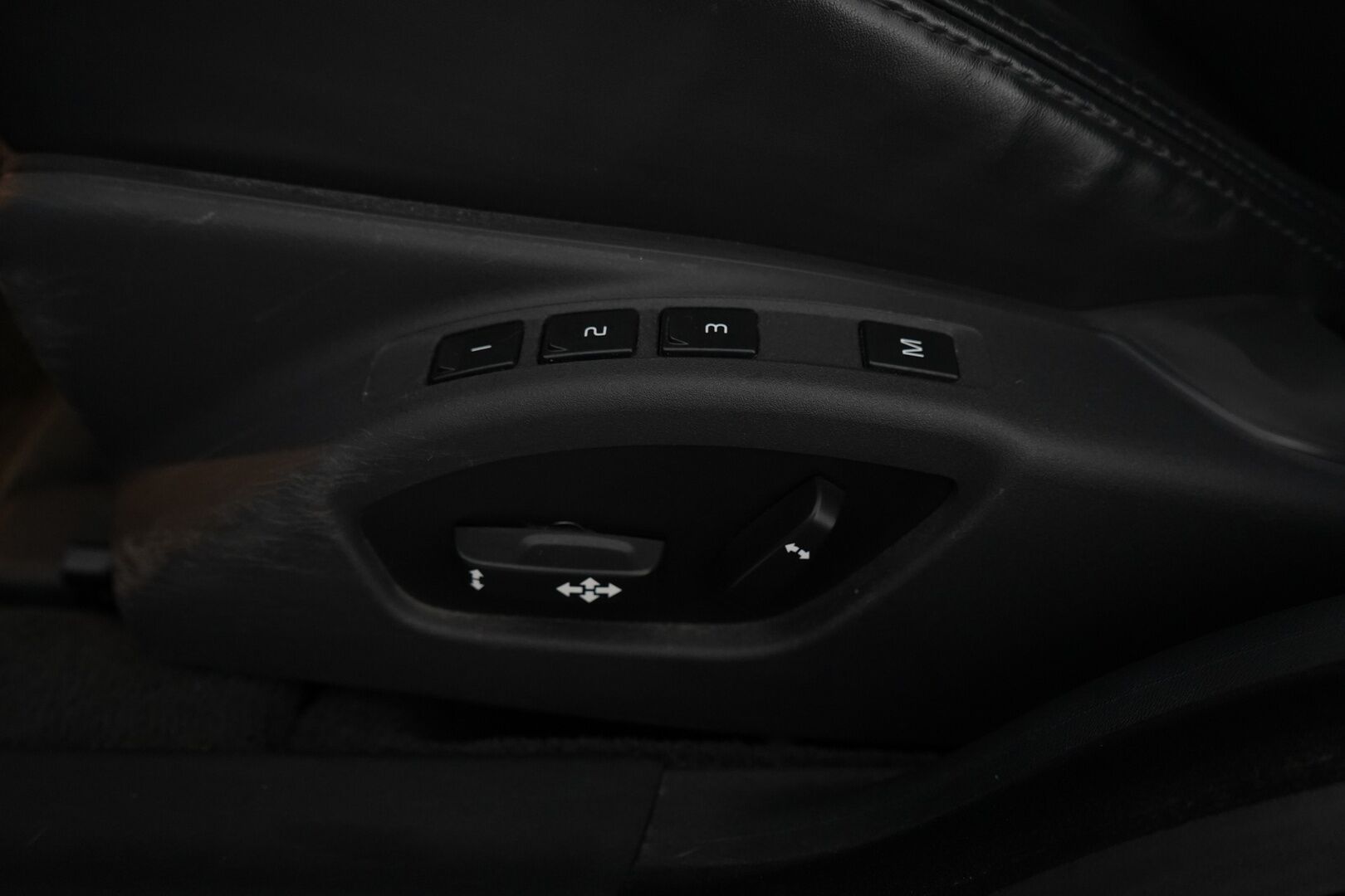 Volvo V70 2013 D4 Summum aut * ACC / Nahat / VOC / Vetokoukku / Keyless * - Suomi-auto / Kahdet renkaat alumiinivantein / Viimeisin huolto 1/25