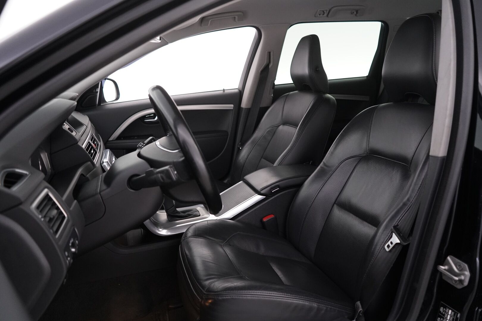 Volvo V70 2013 D4 Summum aut * ACC / Nahat / VOC / Vetokoukku / Keyless * - Suomi-auto / Kahdet renkaat alumiinivantein / Viimeisin huolto 1/25