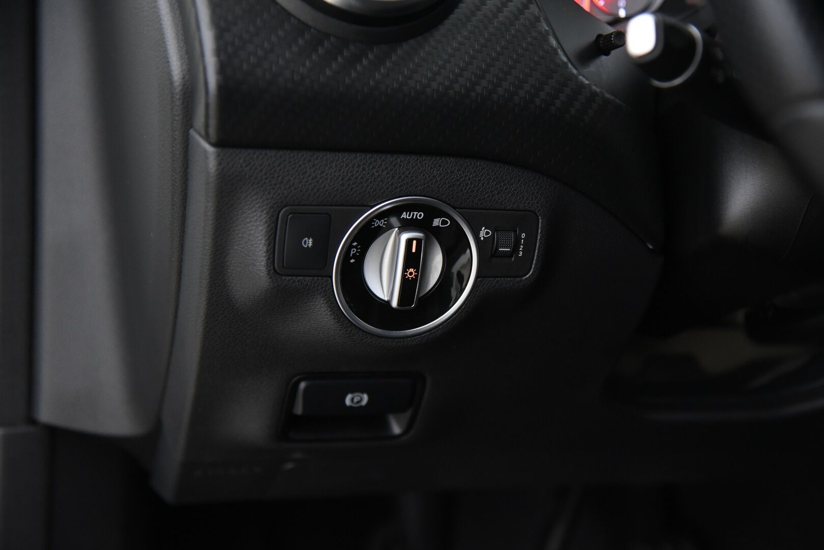 Mercedes-Benz A 2013 180 CDI BE A AMG * Nahka-alcantara / Navigointi / Urheilullinen alusta / Vakkari / Bluetooth * - AMG ulko- ja sisäpaketti - HULLUT AVAJAISHULINAT KORKOTARJOUS 3,29 %