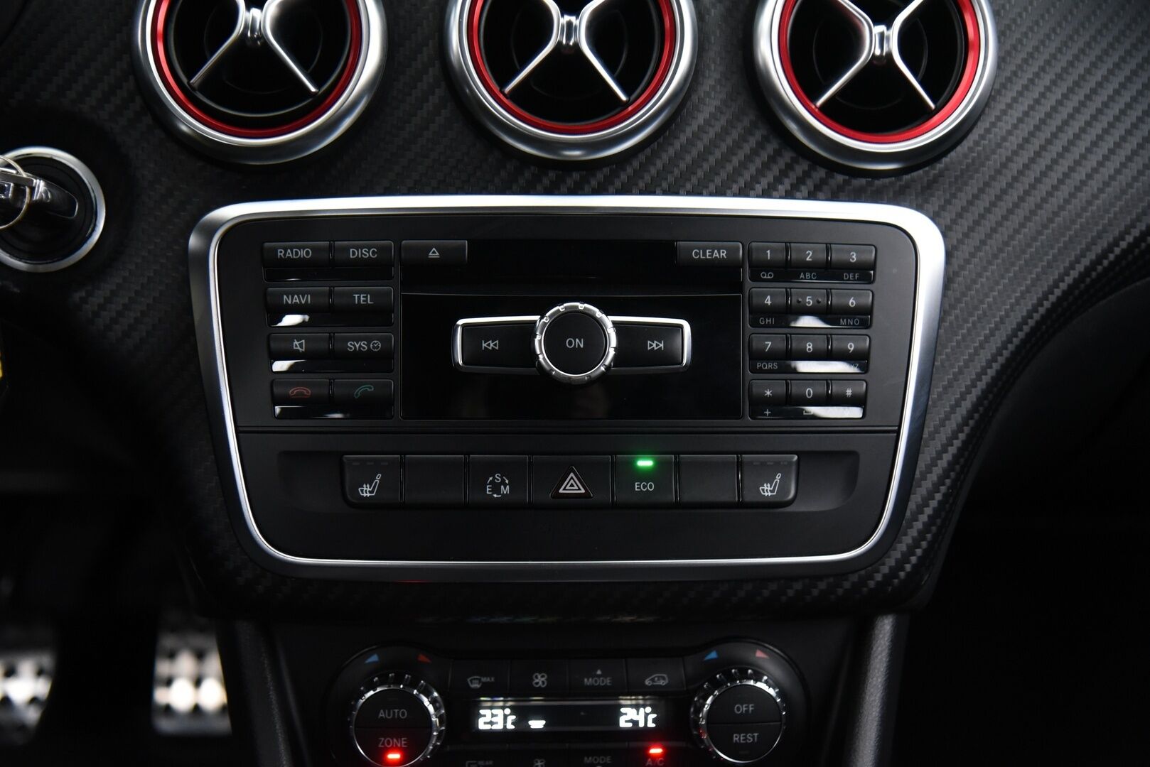 Mercedes-Benz A 2013 180 CDI BE A AMG * Nahka-alcantara / Navigointi / Urheilullinen alusta / Vakkari / Bluetooth * - AMG ulko- ja sisäpaketti - HULLUT AVAJAISHULINAT KORKOTARJOUS 3,29 %