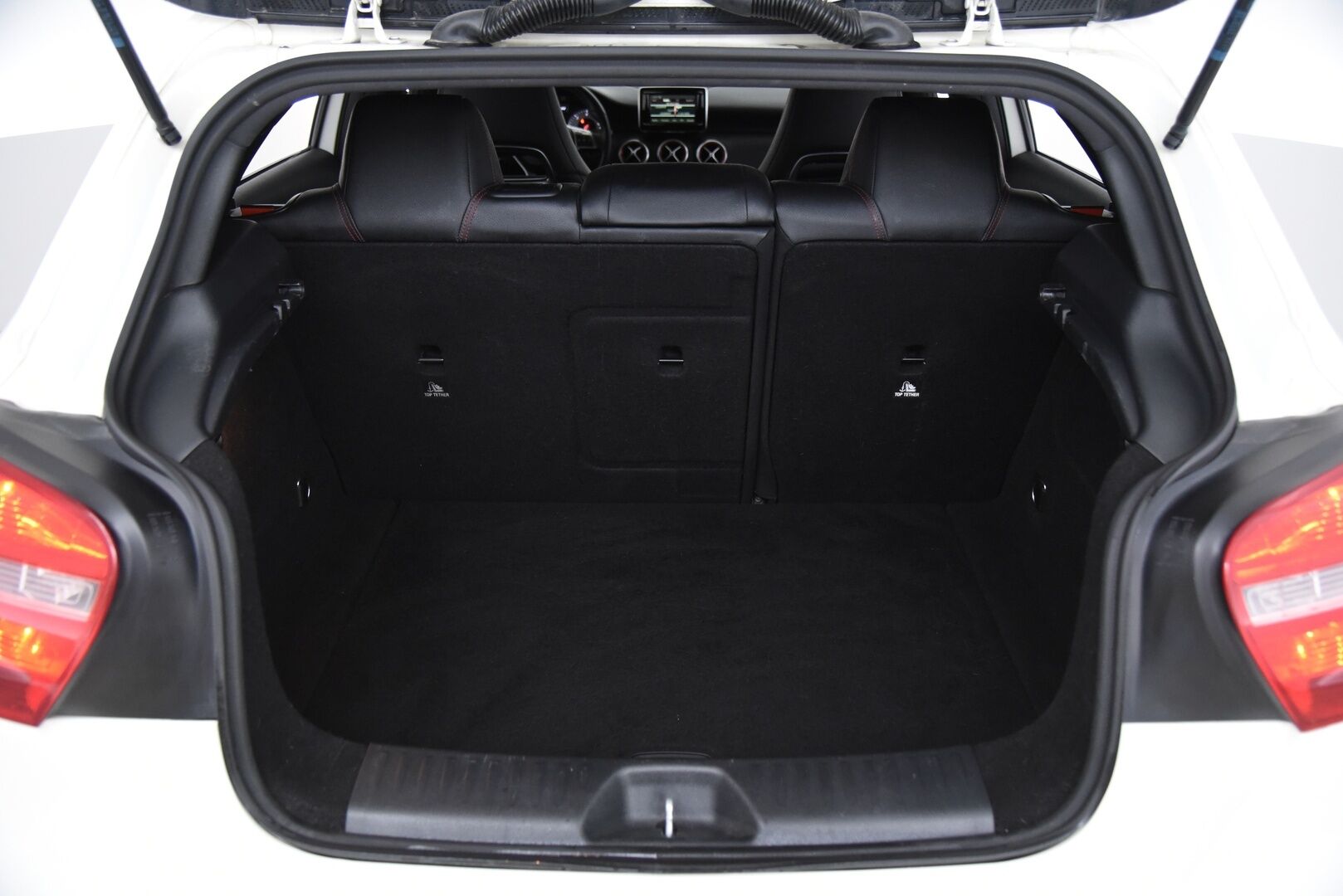 Mercedes-Benz A 2013 180 CDI BE A AMG * Nahka-alcantara / Navigointi / Urheilullinen alusta / Vakkari / Bluetooth * - AMG ulko- ja sisäpaketti - HULLUT AVAJAISHULINAT KORKOTARJOUS 3,29 %