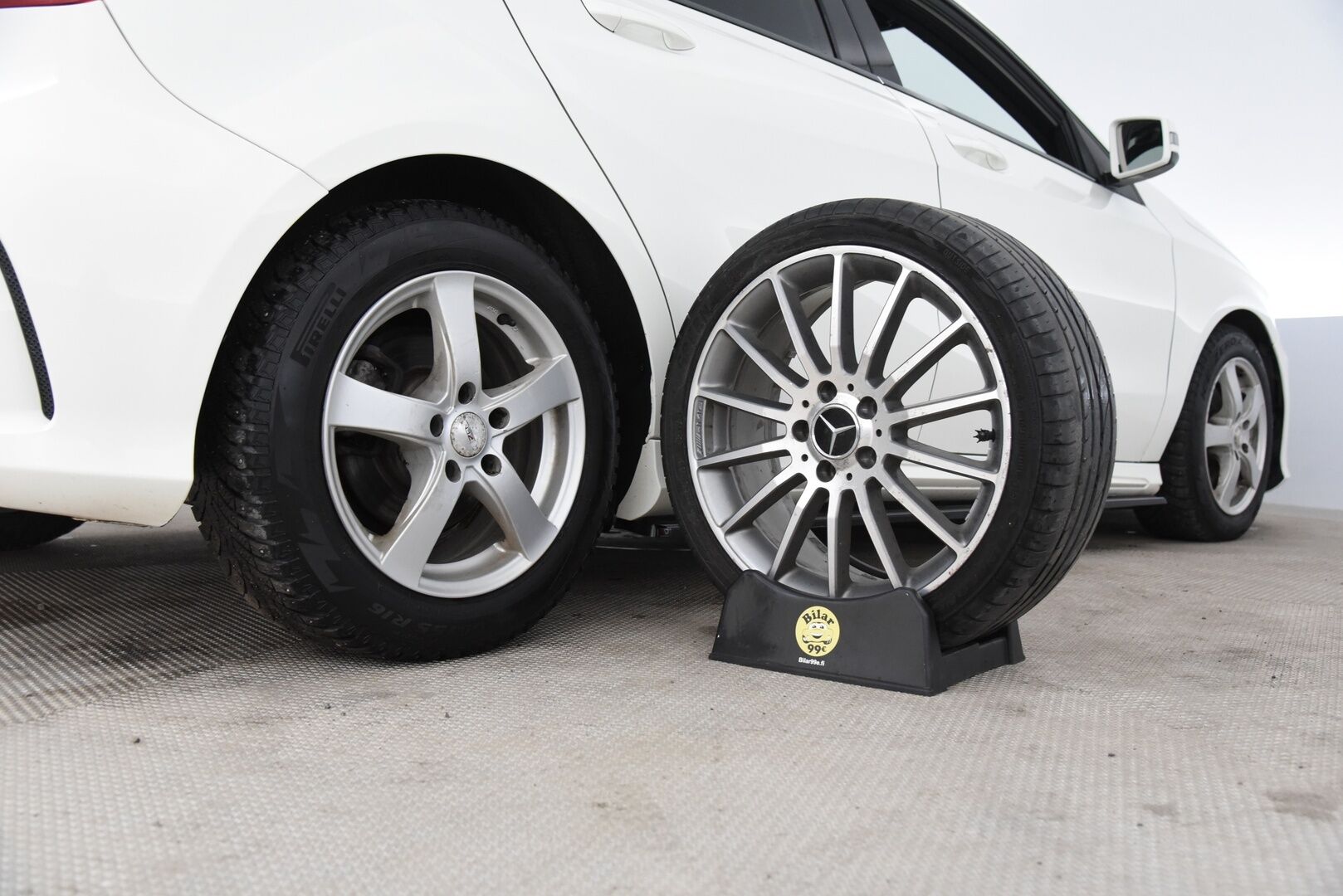 Mercedes-Benz A 2013 180 CDI BE A AMG * Nahka-alcantara / Navigointi / Urheilullinen alusta / Vakkari / Bluetooth * - AMG ulko- ja sisäpaketti - HULLUT AVAJAISHULINAT KORKOTARJOUS 3,29 %