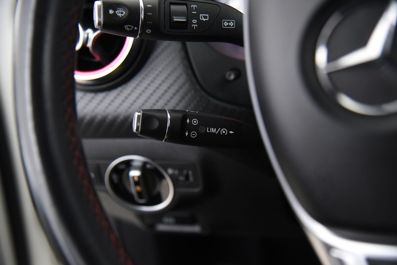 Mercedes-Benz A 2013 180 CDI BE A AMG * Nahka-alcantara / Navigointi / Urheilullinen alusta / Vakkari / Bluetooth * - AMG ulko- ja sisäpaketti - HULLUT AVAJAISHULINAT KORKOTARJOUS 3,29 %