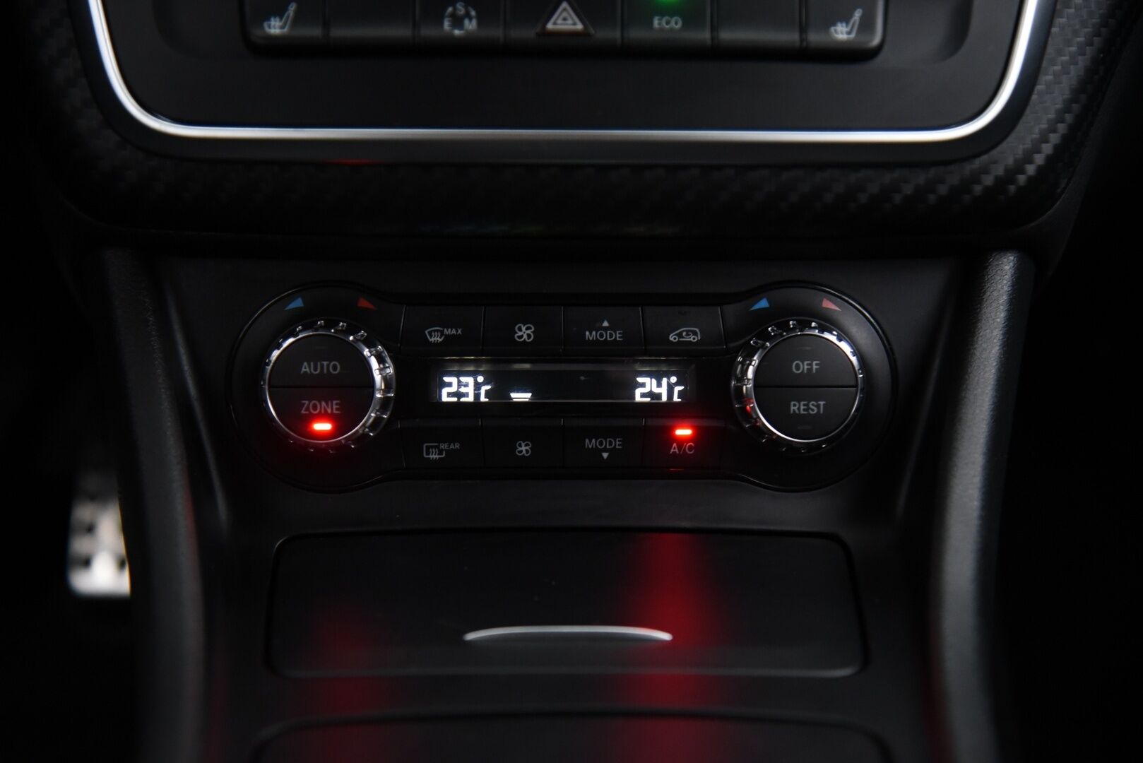 Mercedes-Benz A 2013 180 CDI BE A AMG * Nahka-alcantara / Navigointi / Urheilullinen alusta / Vakkari / Bluetooth * - AMG ulko- ja sisäpaketti - HULLUT AVAJAISHULINAT KORKOTARJOUS 3,29 %