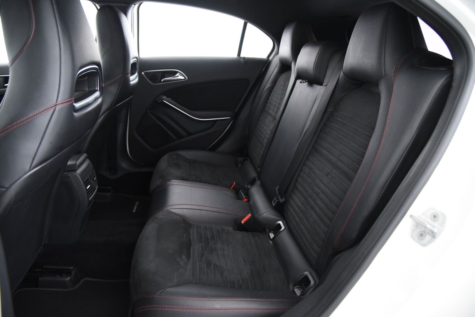 Mercedes-Benz A 2013 180 CDI BE A AMG * Nahka-alcantara / Navigointi / Urheilullinen alusta / Vakkari / Bluetooth * - AMG ulko- ja sisäpaketti - HULLUT AVAJAISHULINAT KORKOTARJOUS 3,29 %