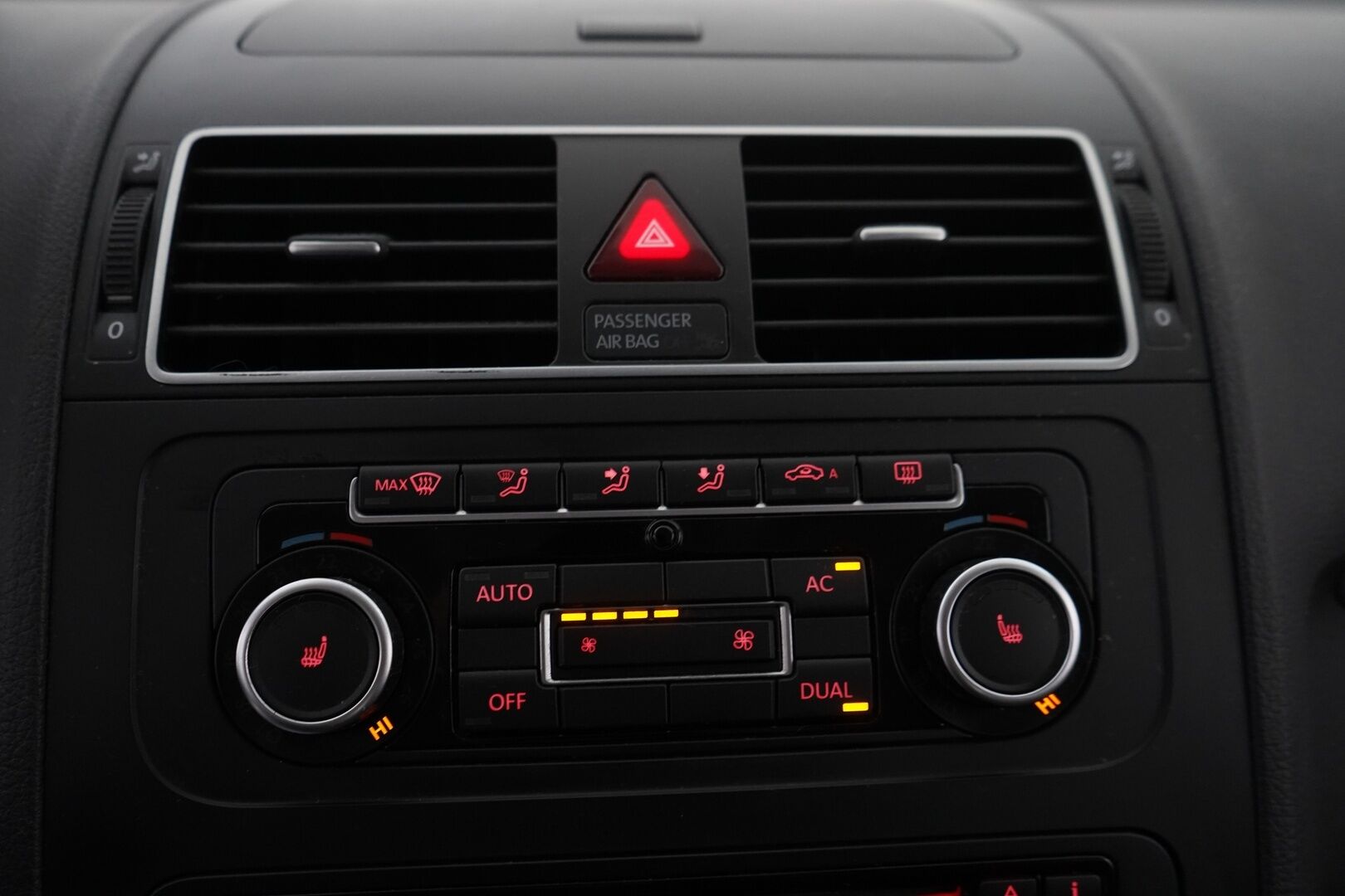 Volkswagen Touran 2012 1,6 TDI Comfortline 77 kW DSG-aut *YritysOutlet - Myydään vain yrityksille* - Koukku / Lohko / Vakkari / Kahdet renkaat